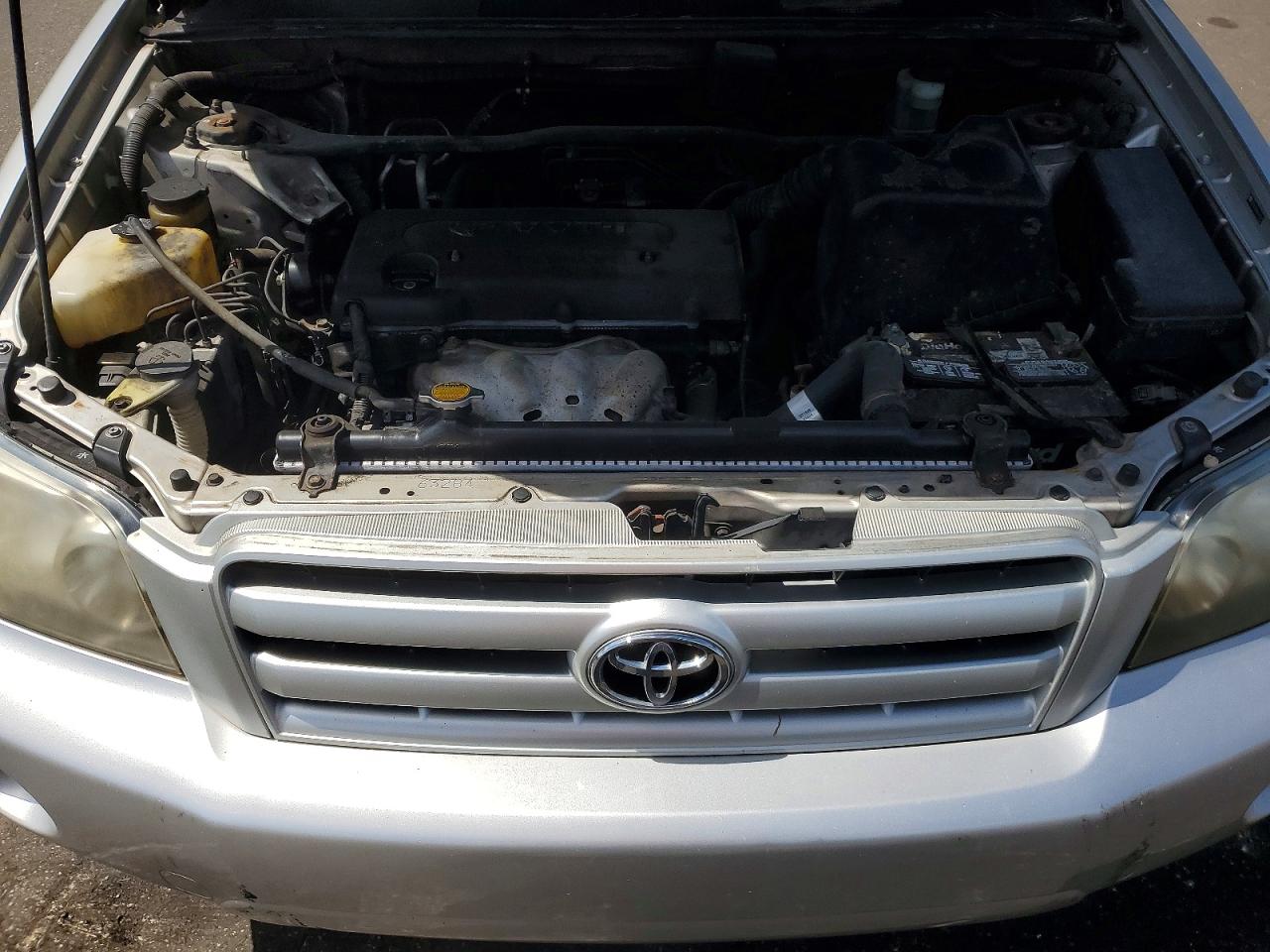 2006 Toyota Highlander Base Silver vin: JTEDD21AX60147472