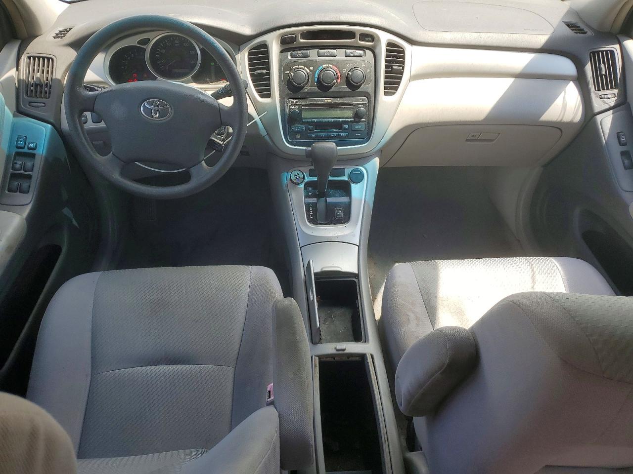 2006 Toyota Highlander Base Silver vin: JTEDD21AX60147472