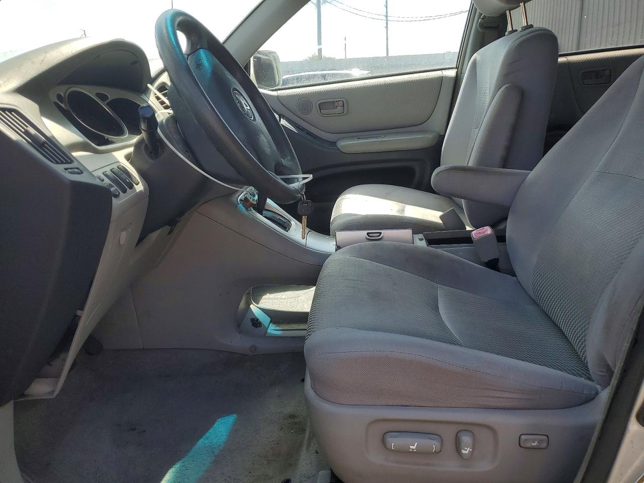 2006 Toyota Highlander Base Silver vin: JTEDD21AX60147472