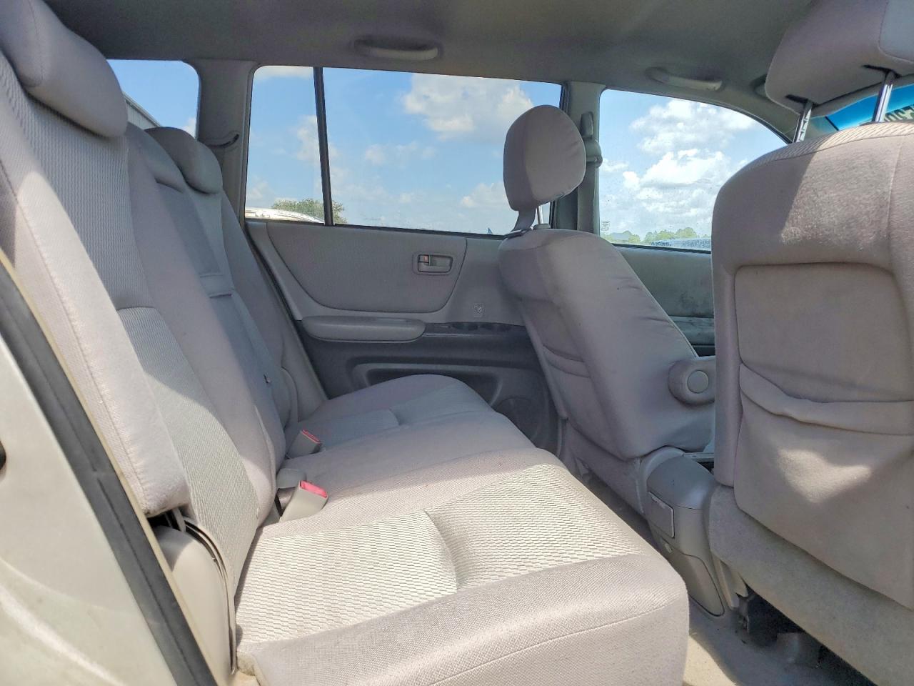 2006 Toyota Highlander Base Silver vin: JTEDD21AX60147472