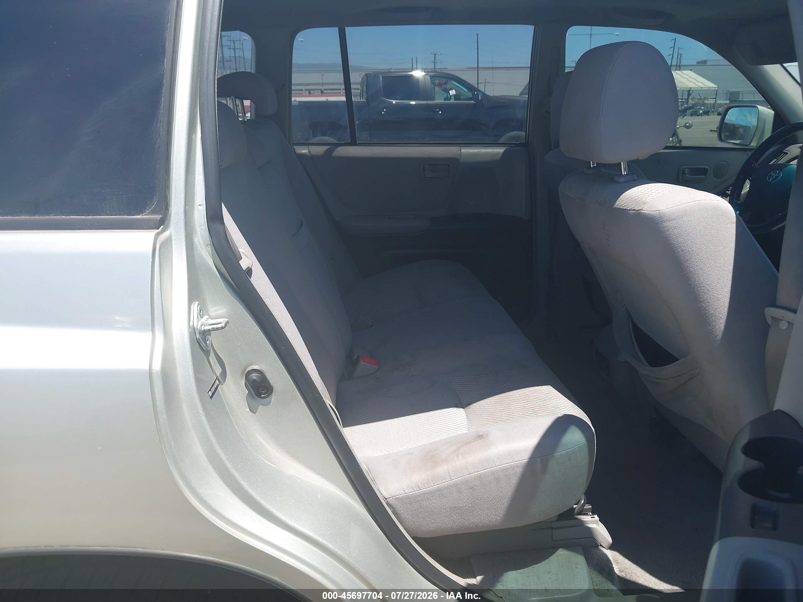 2004 Toyota Highlander V6 Silver vin: JTEDP21A040004437