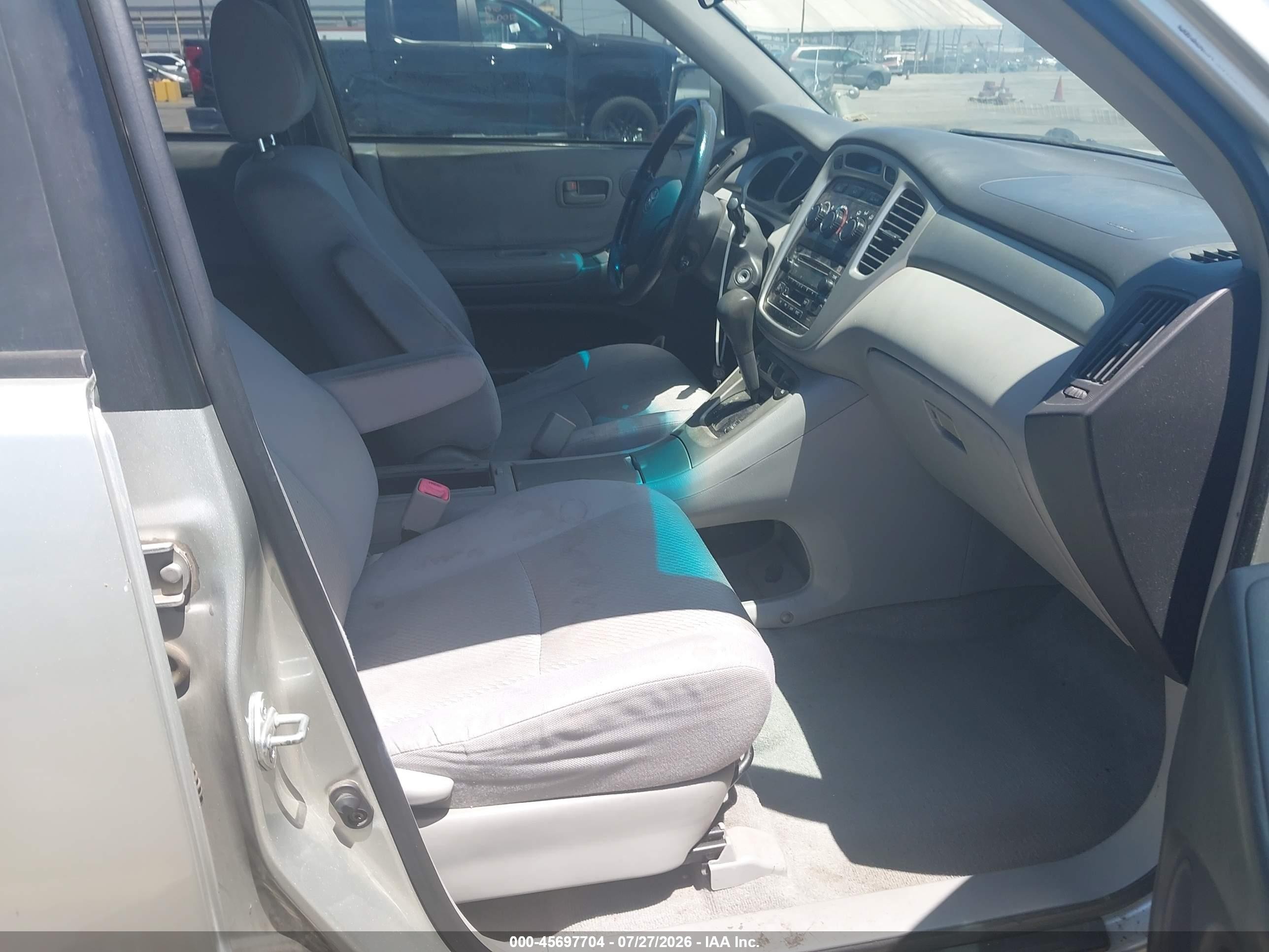 2004 Toyota Highlander V6 Silver vin: JTEDP21A040004437