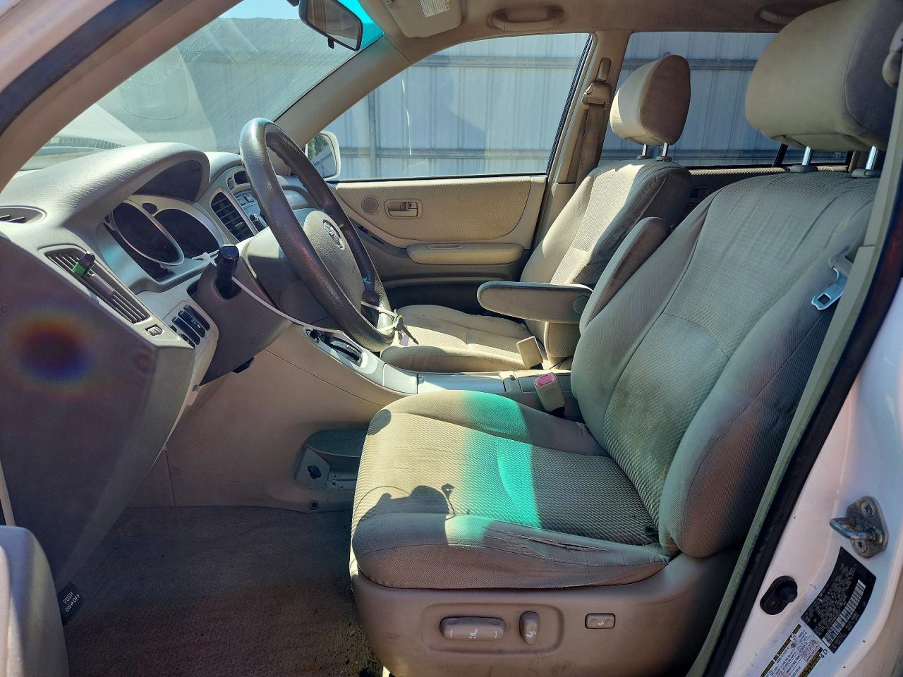 2004 Toyota Highlander Base White vin: JTEDP21A040012537