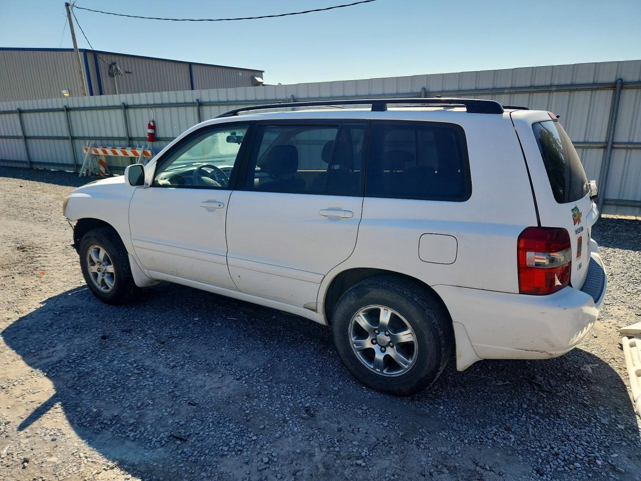2004 Toyota Highlander Base White vin: JTEDP21A040012537
