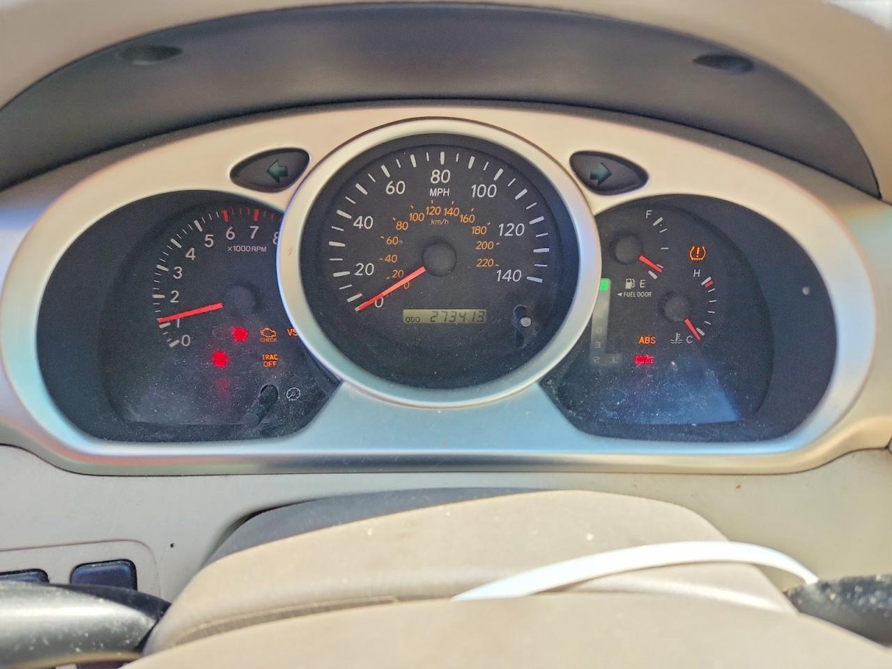 2004 Toyota Highlander Base White vin: JTEDP21A040012537