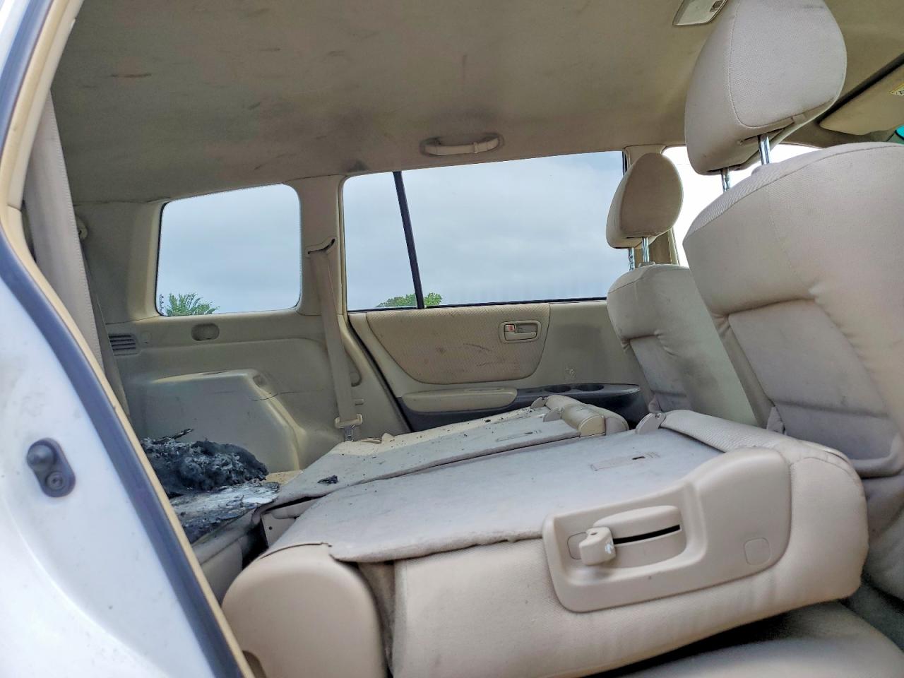 2005 Toyota Highlander Limited White vin: JTEDP21A050050187