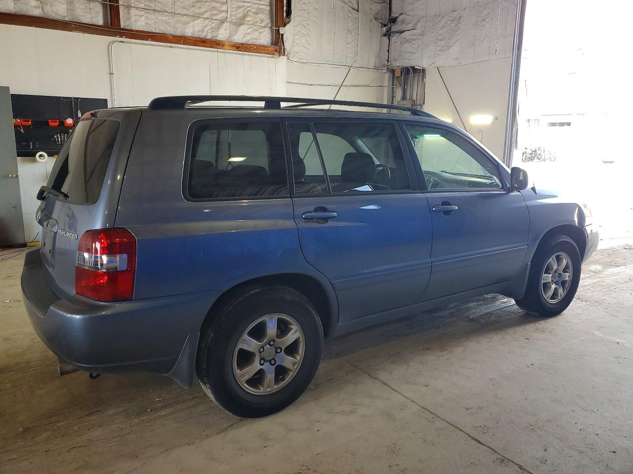 2006 Toyota Highlander Base Blue vin: JTEDP21A060094224