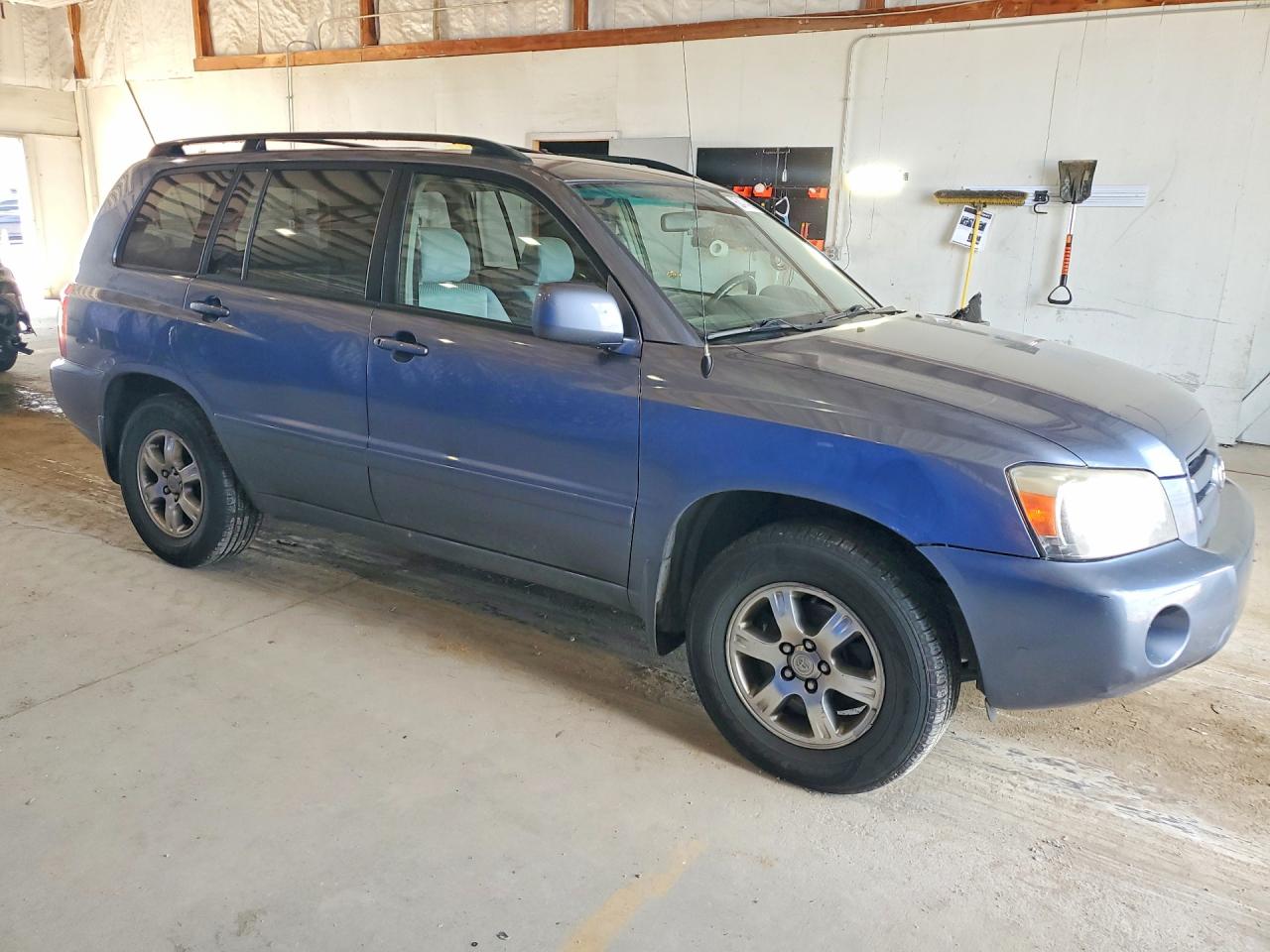 2006 Toyota Highlander Base Blue vin: JTEDP21A060094224