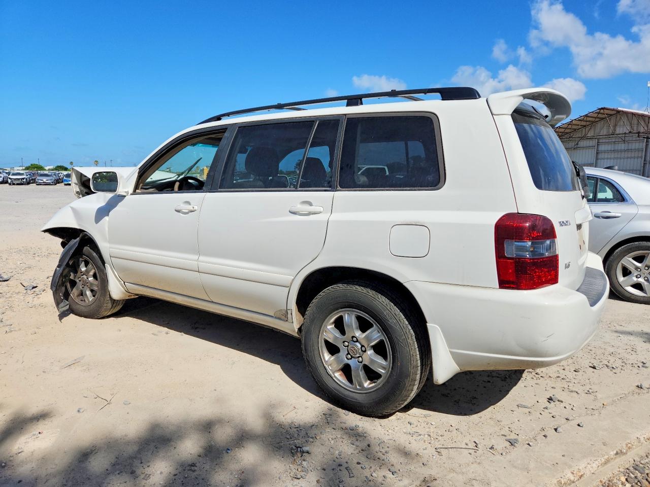 2007 Toyota Highlander Base White vin: JTEDP21A070134738