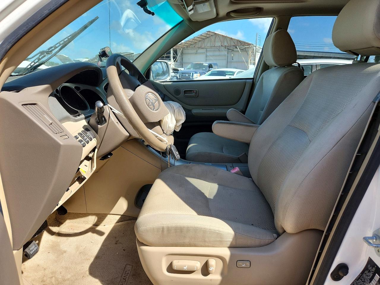 2007 Toyota Highlander Base White vin: JTEDP21A070134738