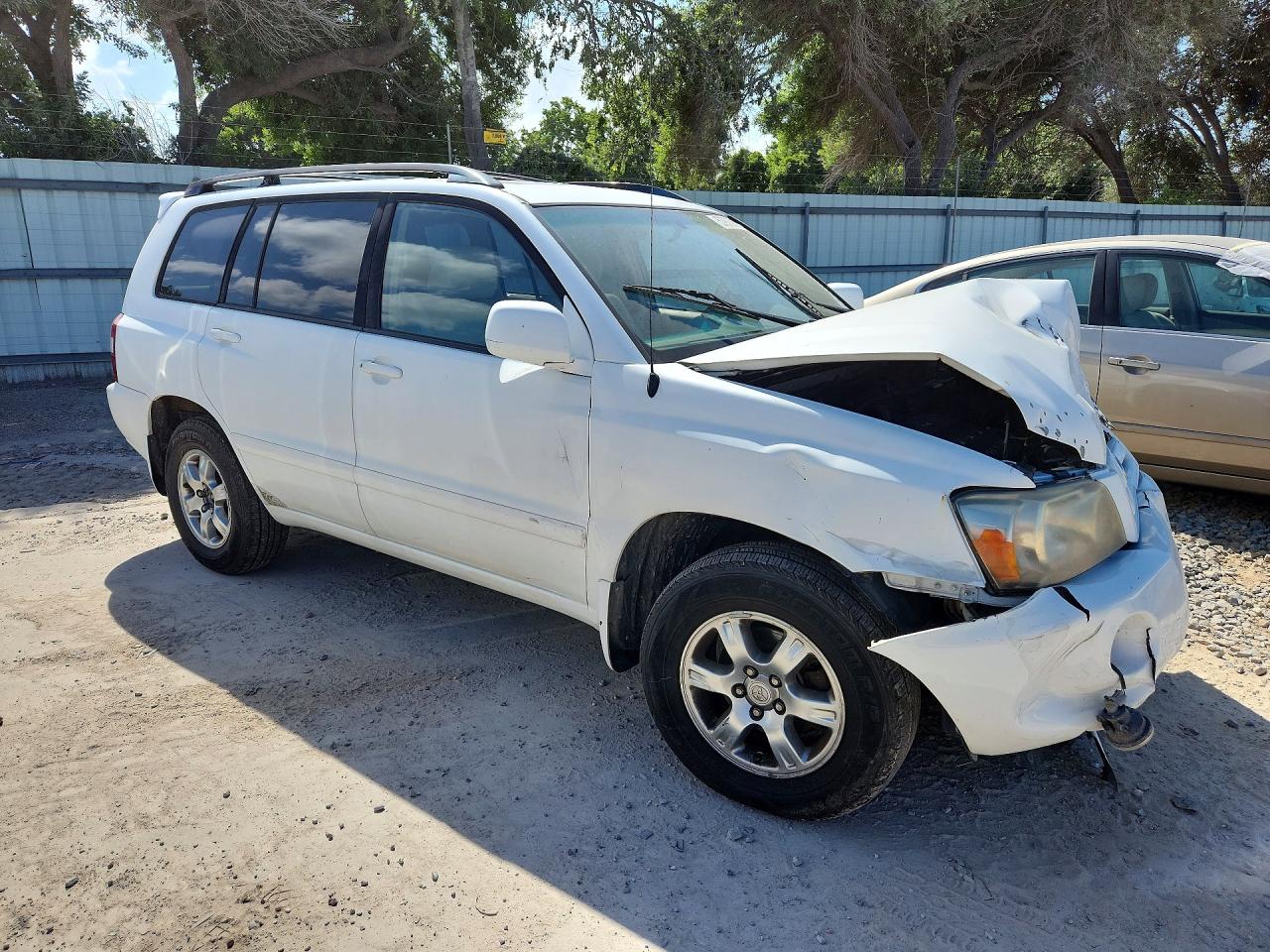 2007 Toyota Highlander Base White vin: JTEDP21A070134738