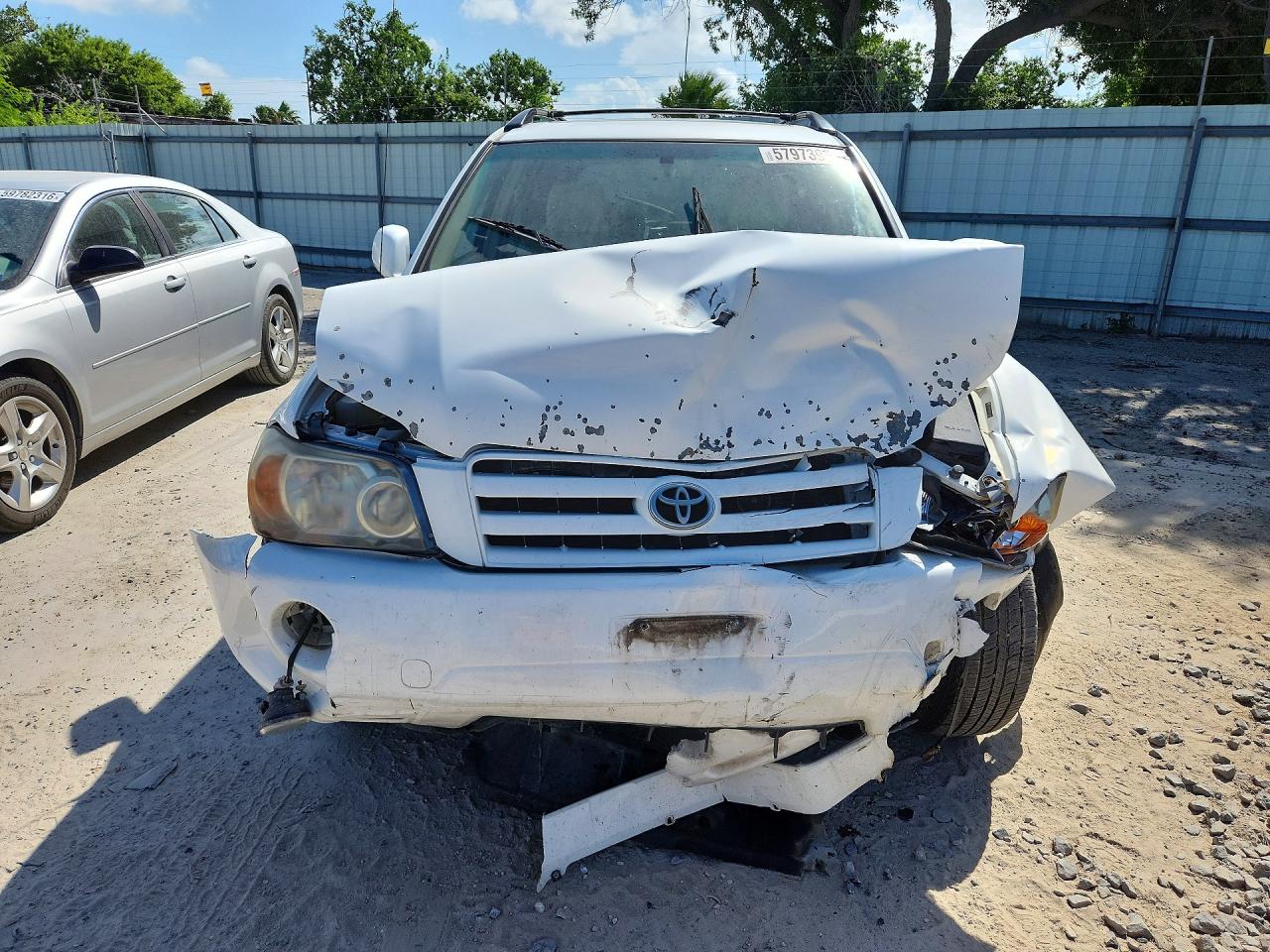 2007 Toyota Highlander Base White vin: JTEDP21A070134738