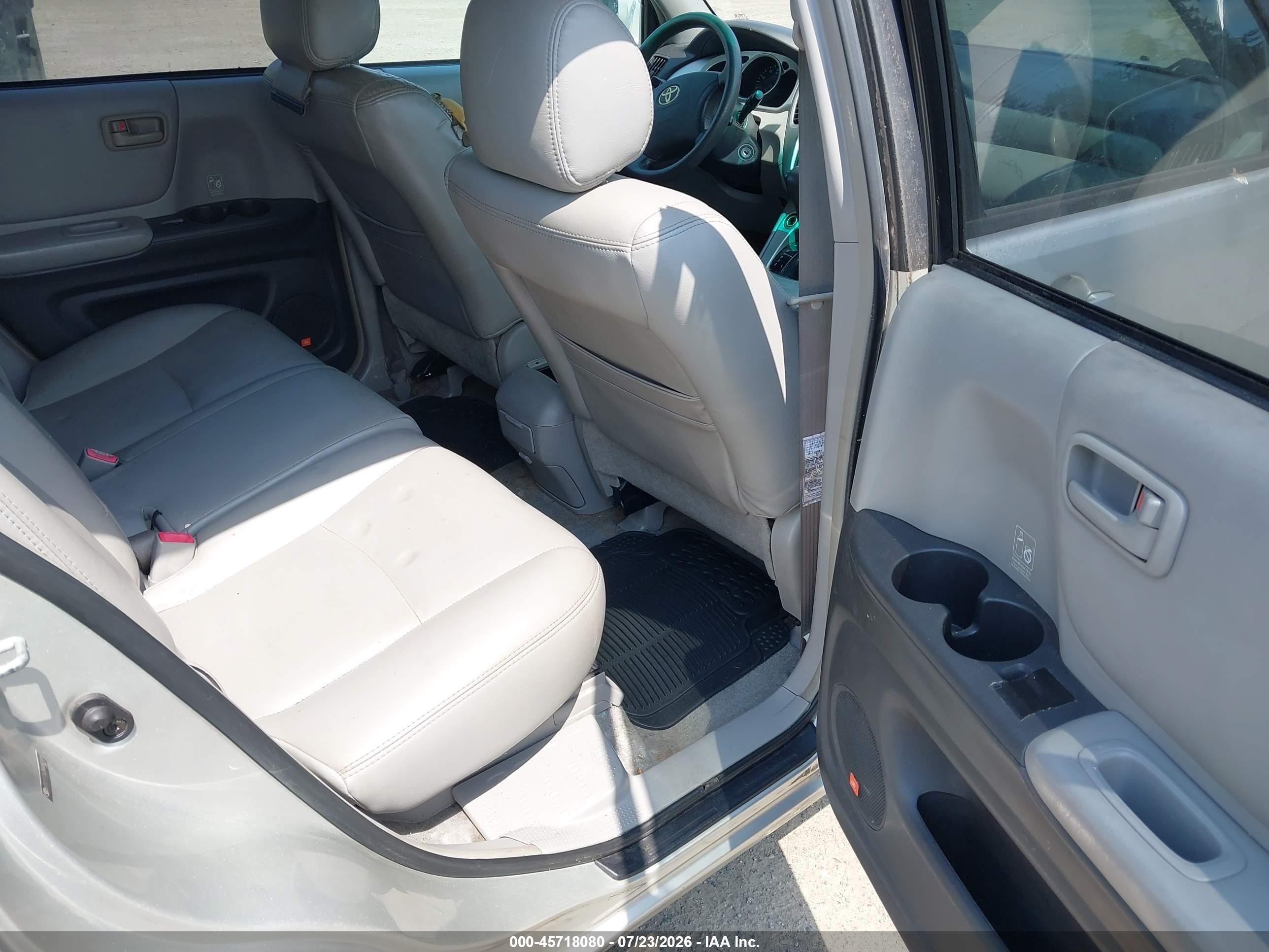 2005 Toyota Highlander V6 Silver vin: JTEDP21A150082565