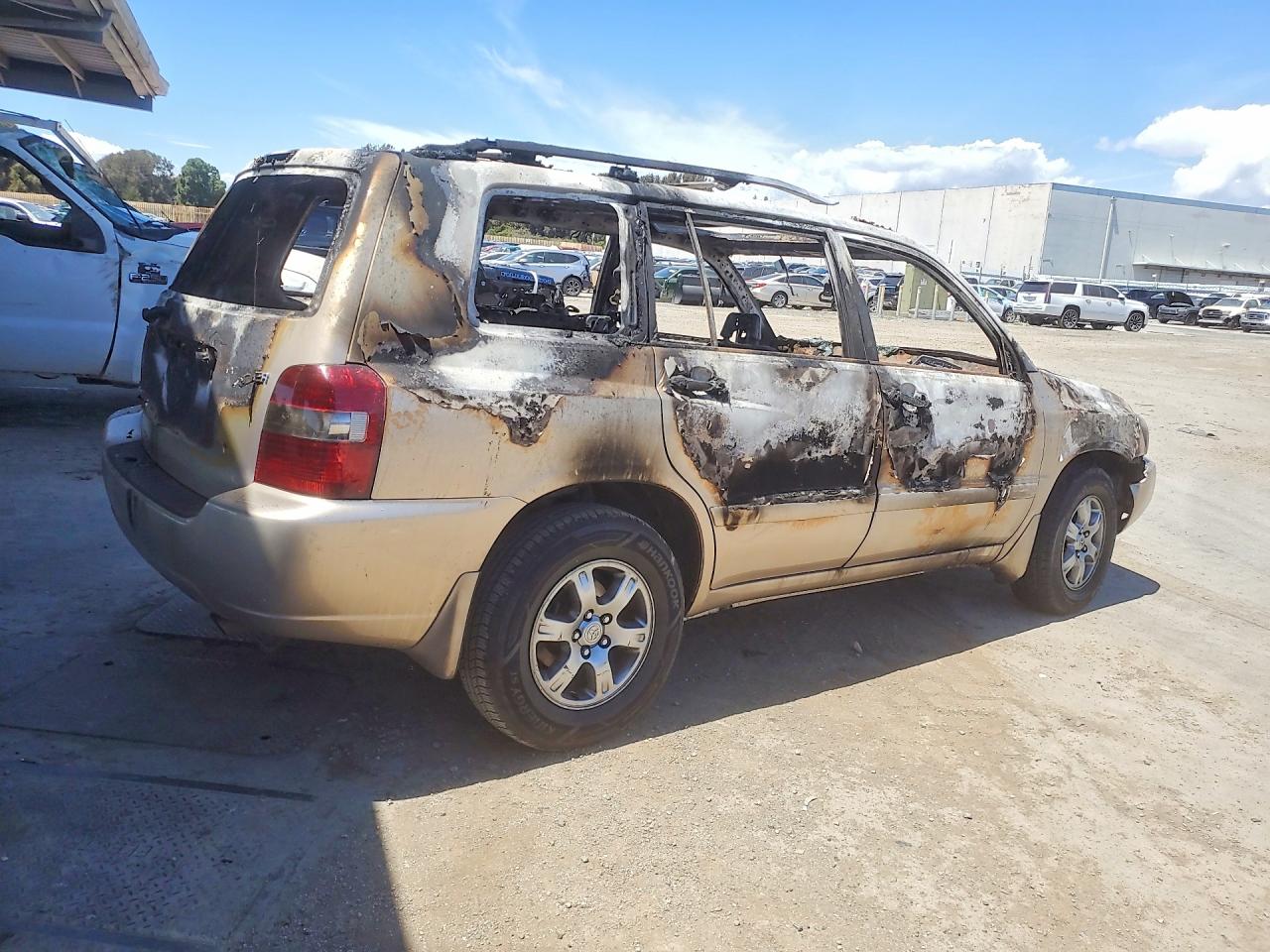 2004 Toyota Highlander Base Gold vin: JTEDP21A240025399