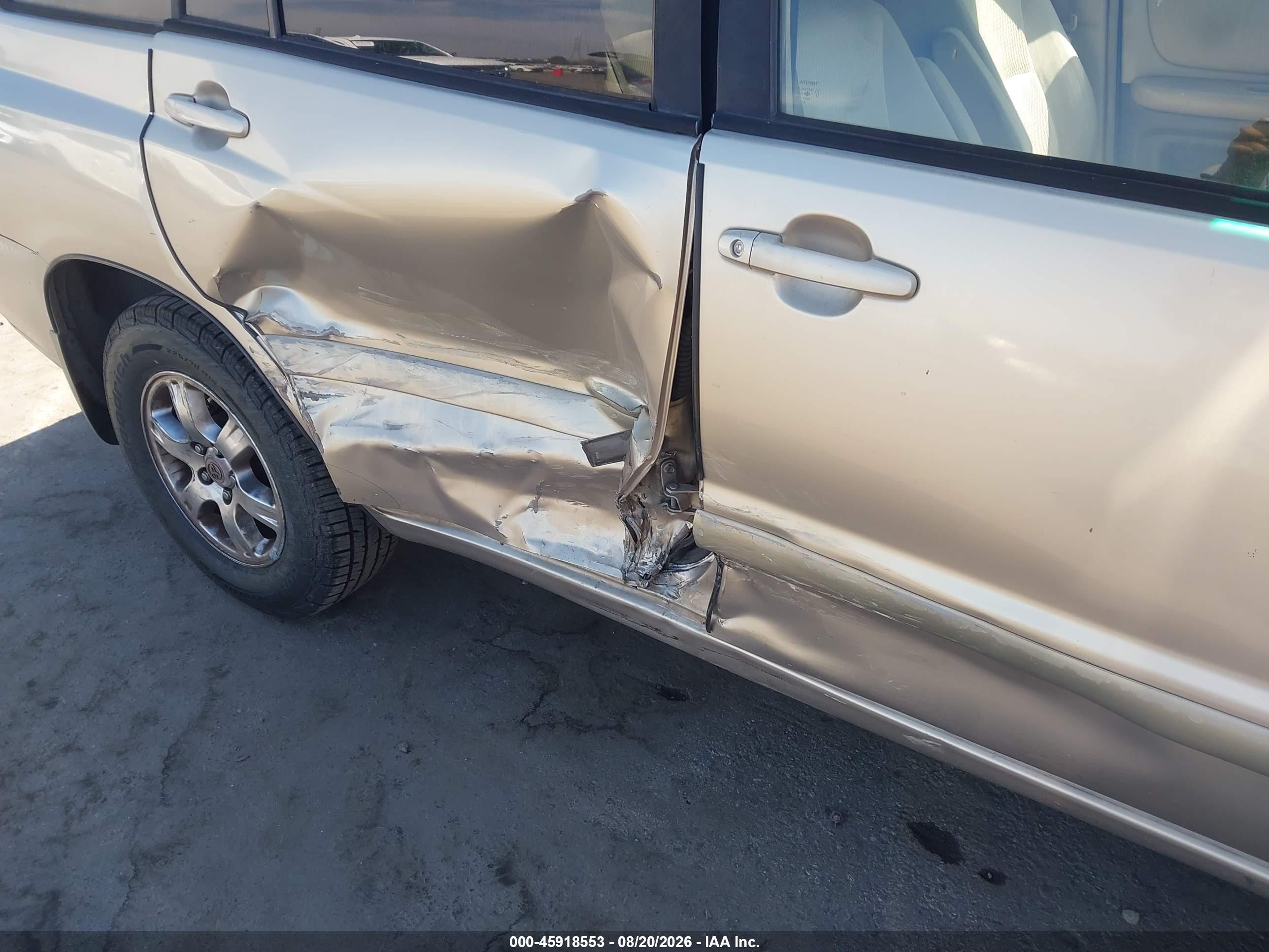 2005 Toyota Highlander V6 Gold vin: JTEDP21A250052619