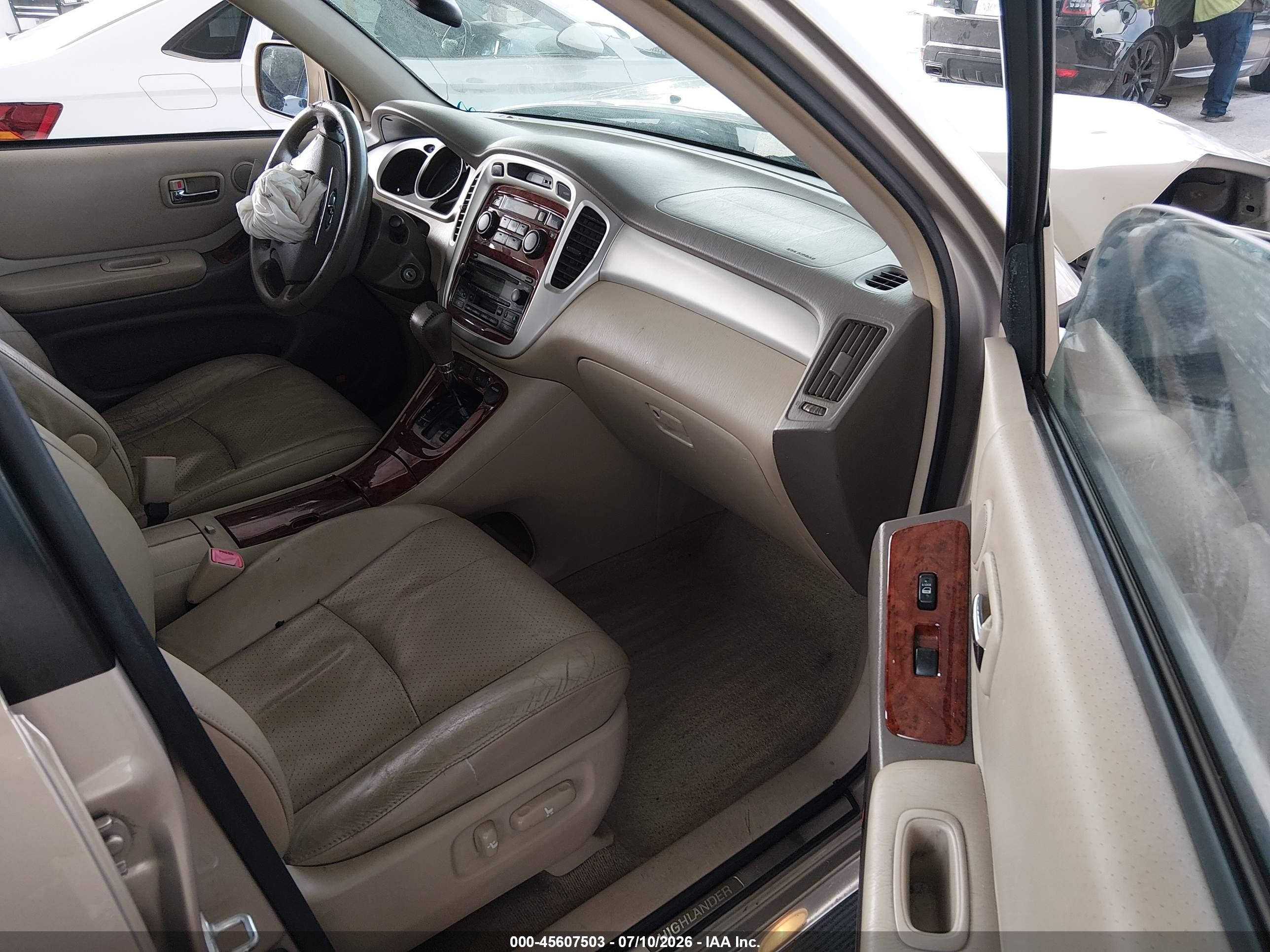 2005 Toyota Highlander Limited V6 Gold vin: JTEDP21A250082526