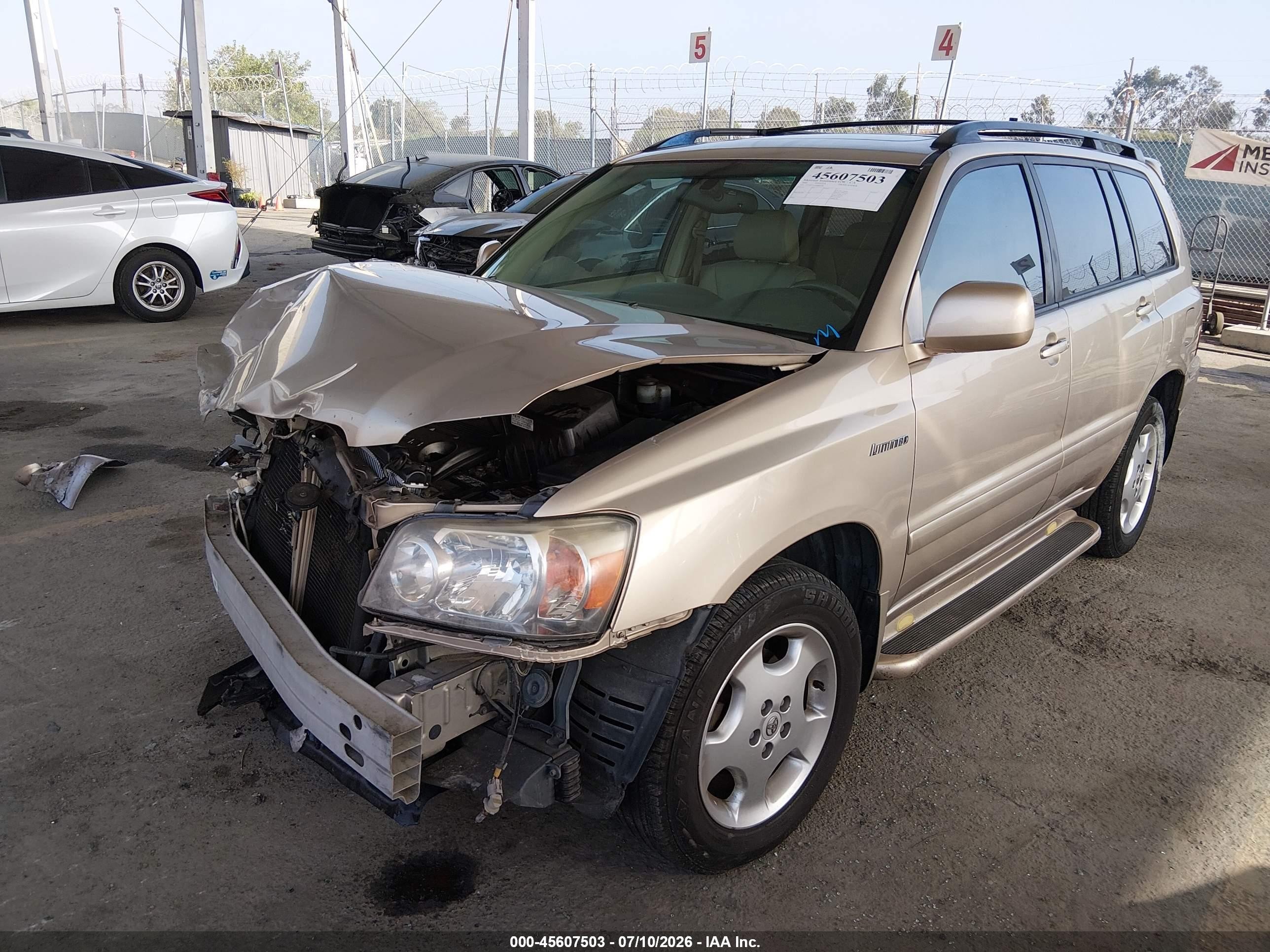 2005 Toyota Highlander Limited V6 Gold vin: JTEDP21A250082526