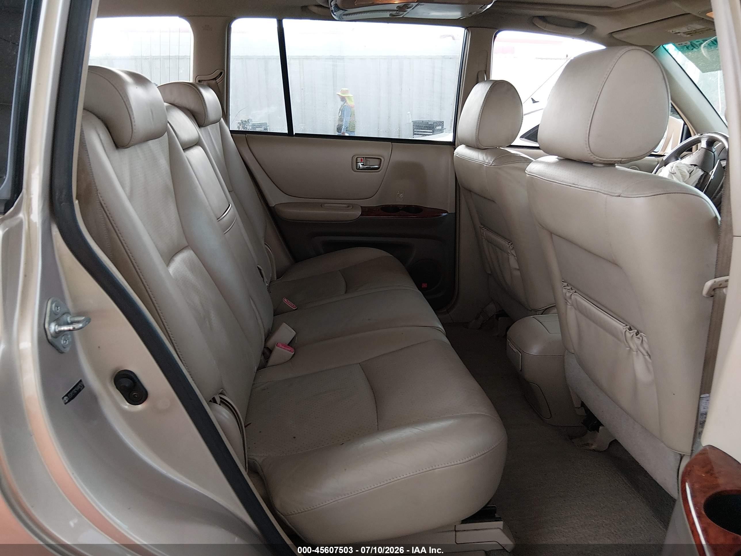 2005 Toyota Highlander Limited V6 Gold vin: JTEDP21A250082526