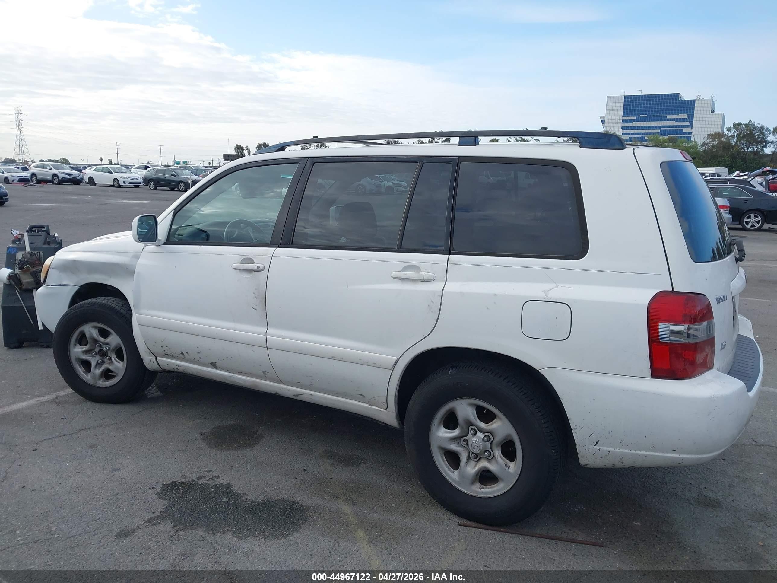 2007 Toyota Highlander V6 White vin: JTEDP21A270135440