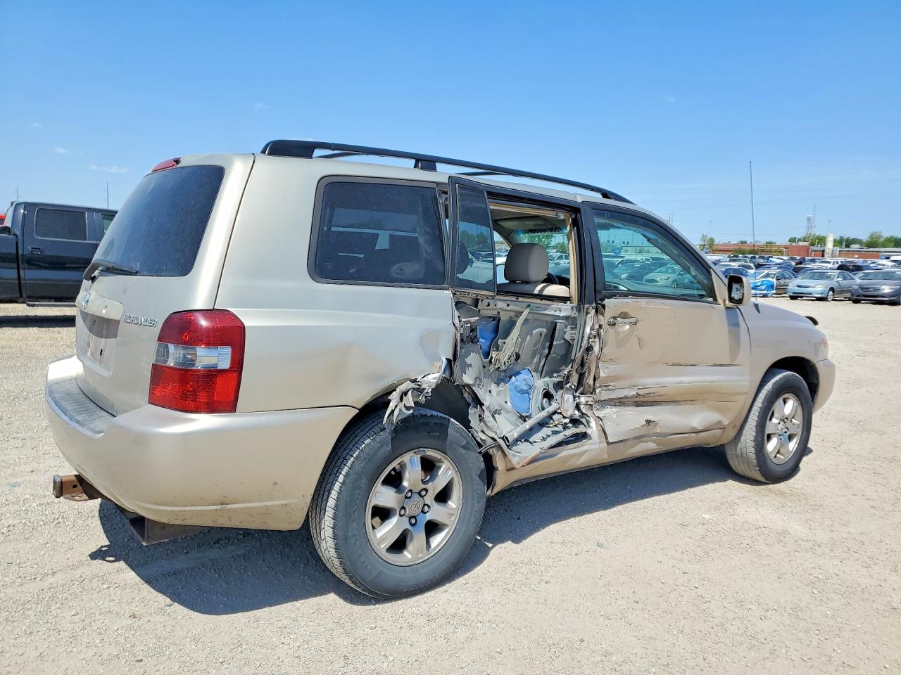 2007 Toyota Highlander Base Gold vin: JTEDP21A270138578