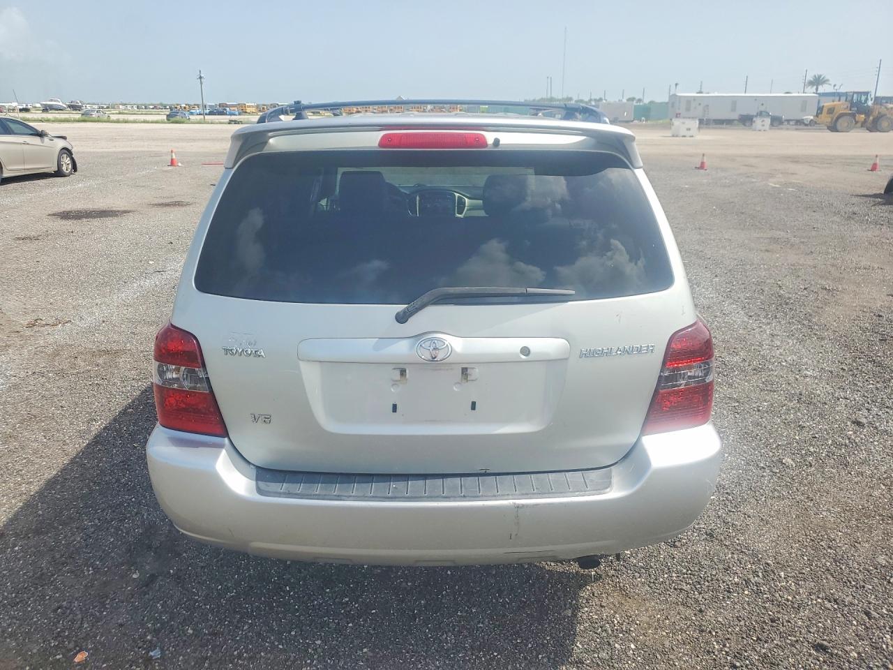 2004 Toyota Highlander Base Silver vin: JTEDP21A340003914