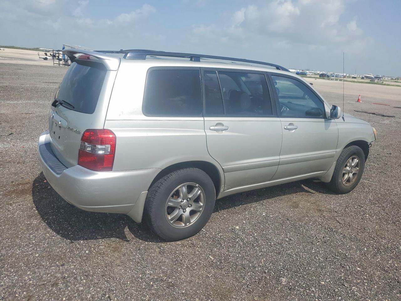 2004 Toyota Highlander Base Silver vin: JTEDP21A340003914
