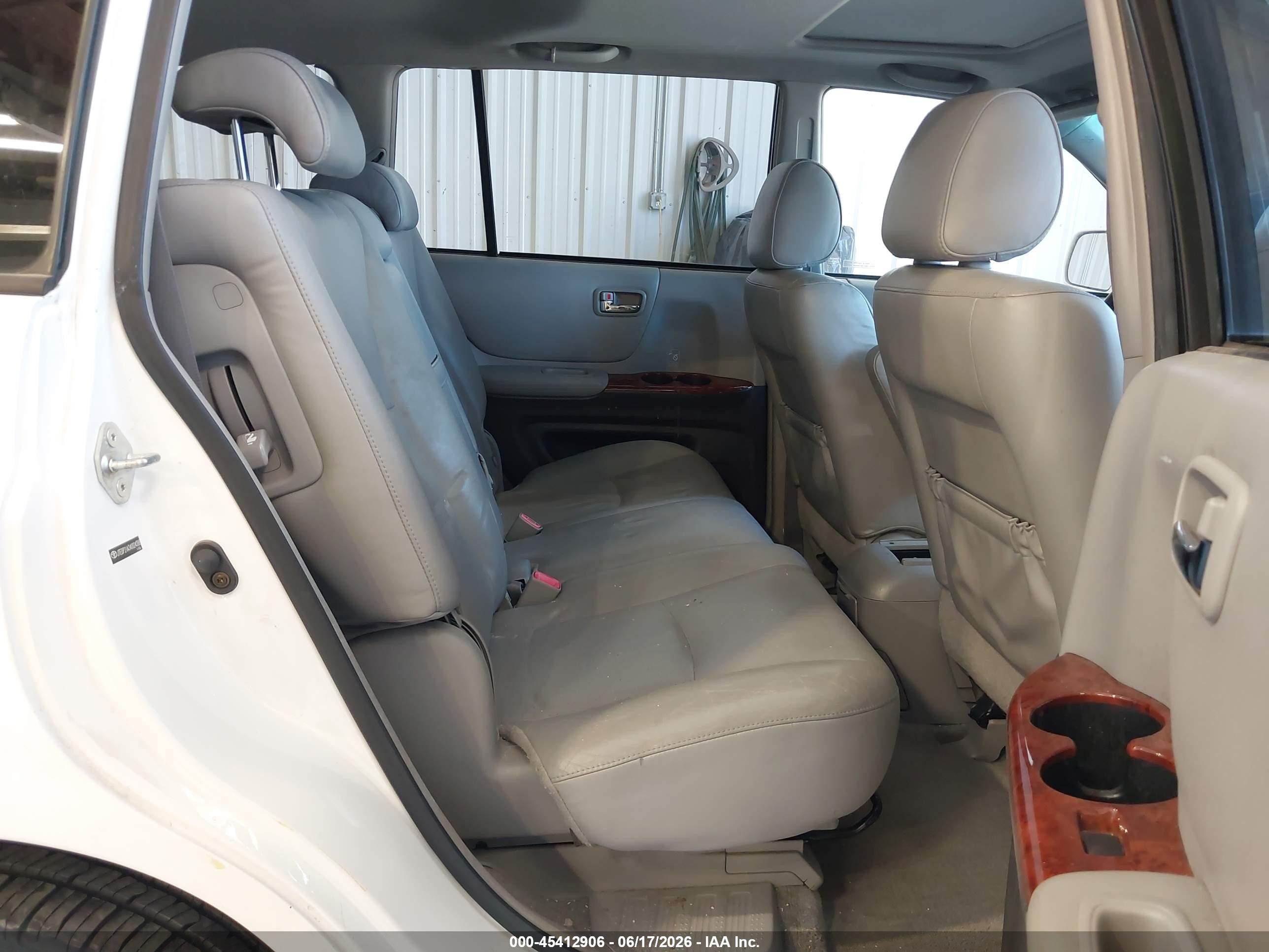 2004 Toyota Highlander Limited V6 White vin: JTEDP21A340024388