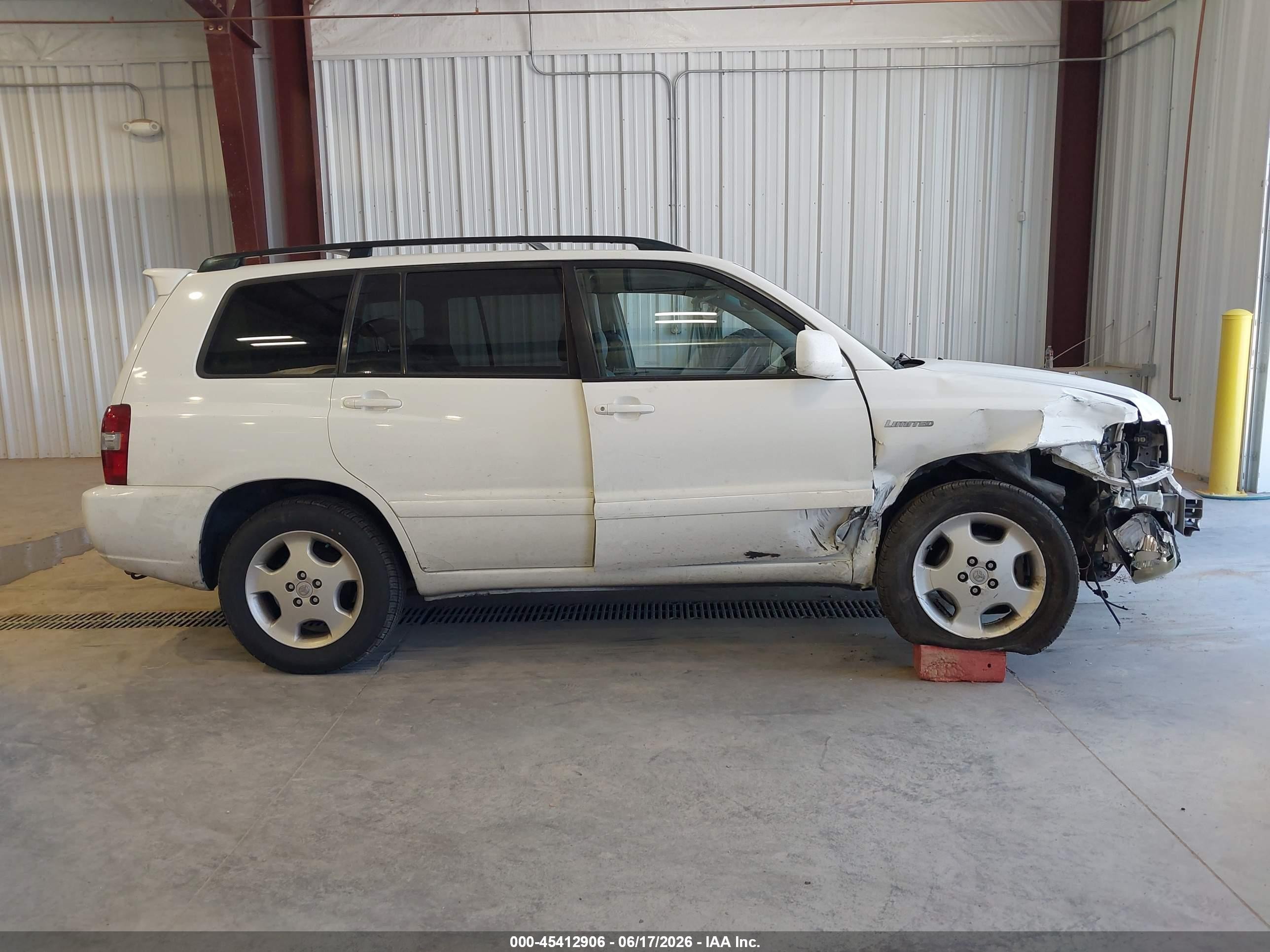 2004 Toyota Highlander Limited V6 White vin: JTEDP21A340024388