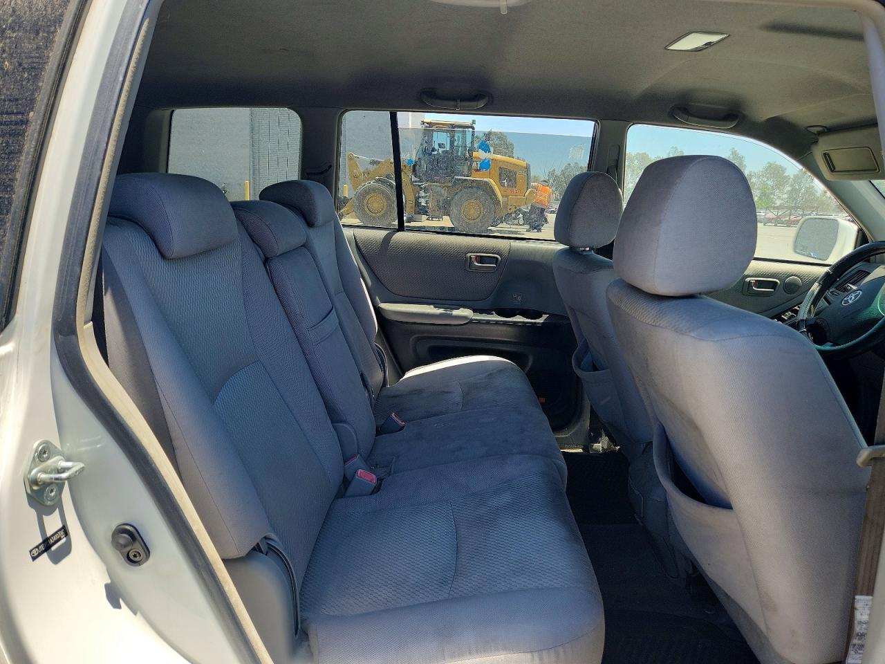 2004 Toyota Highlander Base White vin: JTEDP21A340030627