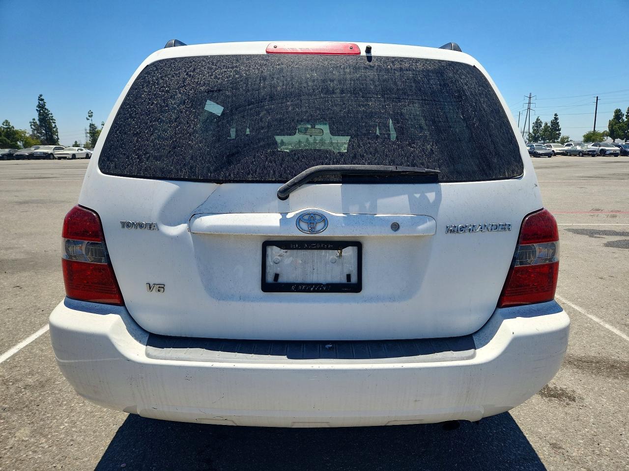 2004 Toyota Highlander Base White vin: JTEDP21A340030627