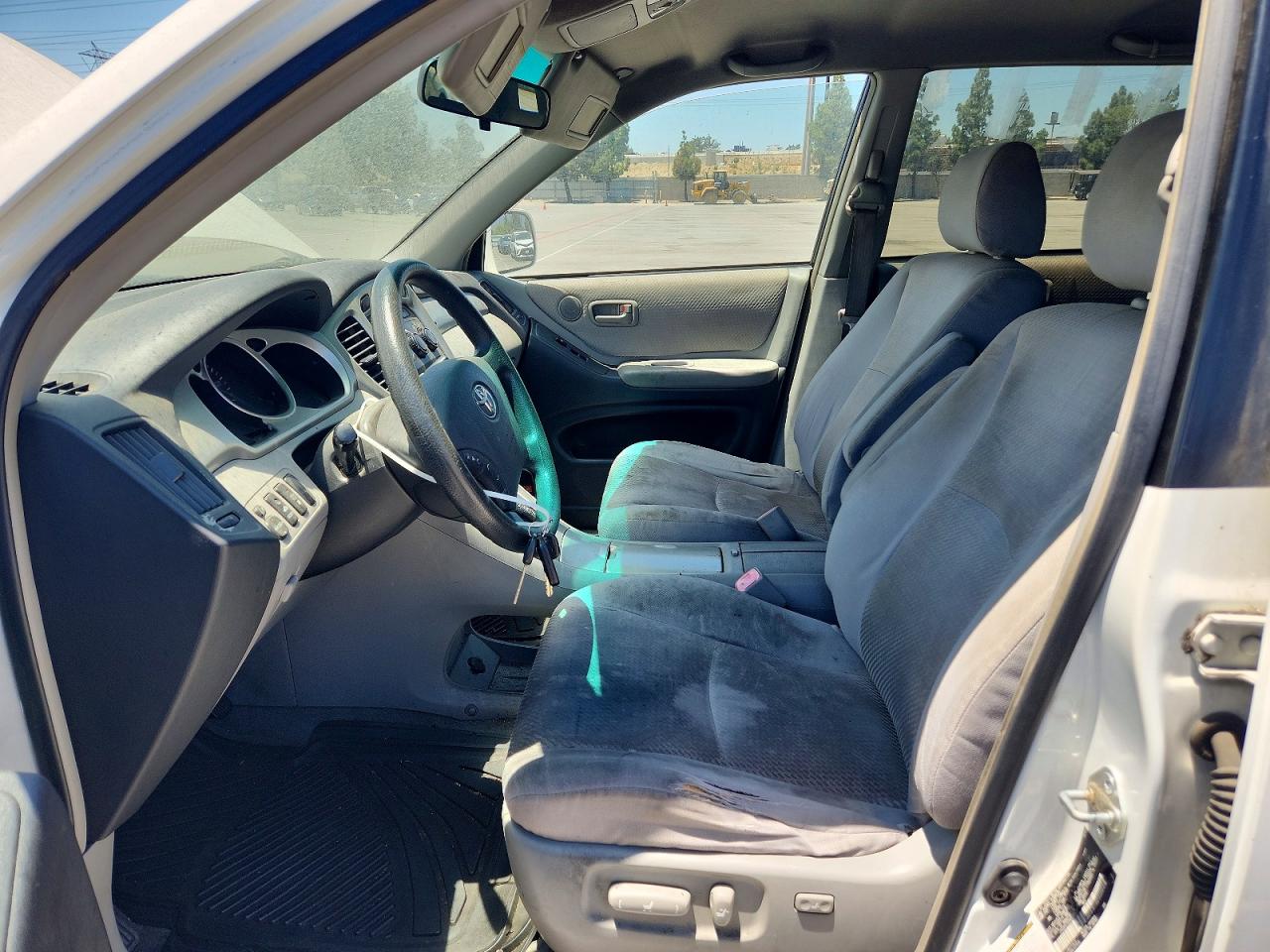 2004 Toyota Highlander Base White vin: JTEDP21A340030627