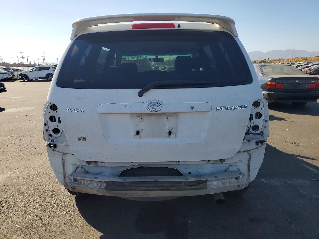 2004 Toyota Highlander Base White vin: JTEDP21A340034824