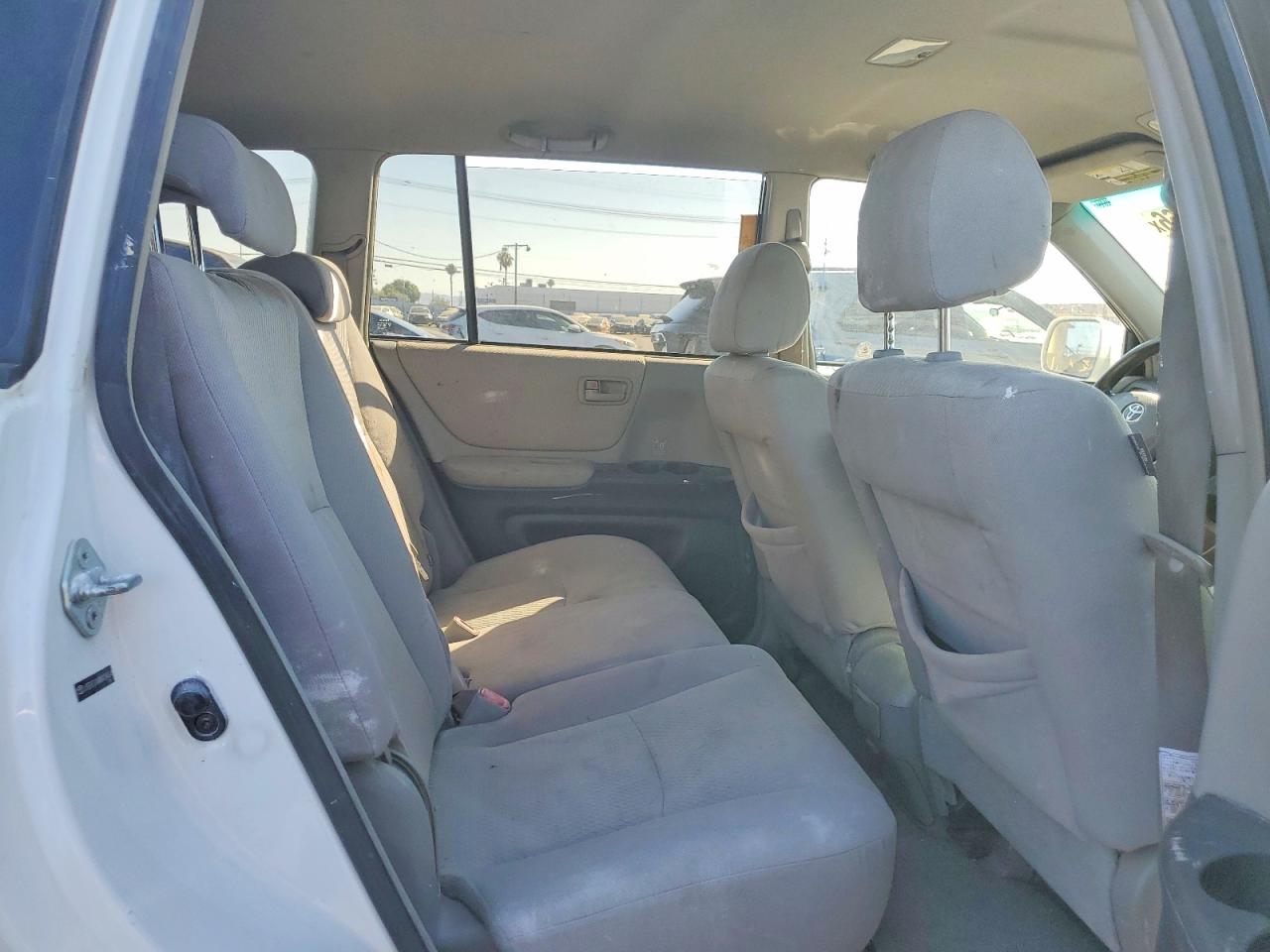 2004 Toyota Highlander Base White vin: JTEDP21A340034824