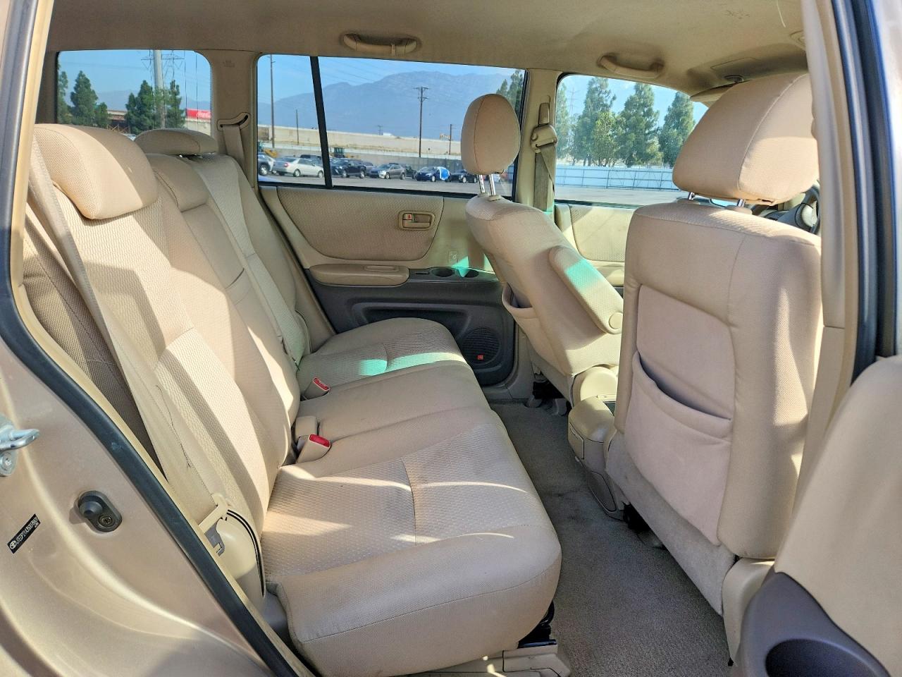2005 Toyota Highlander Limited Cream vin: JTEDP21A350078601