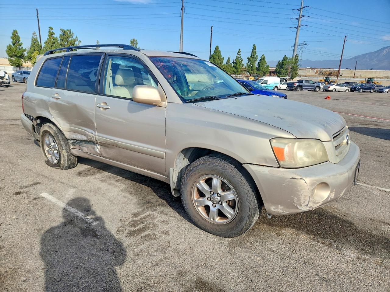 2005 Toyota Highlander Limited Cream vin: JTEDP21A350078601