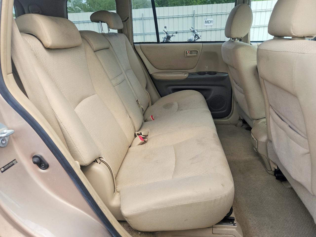 2007 Toyota Highlander Base Brown vin: JTEDP21A370138430