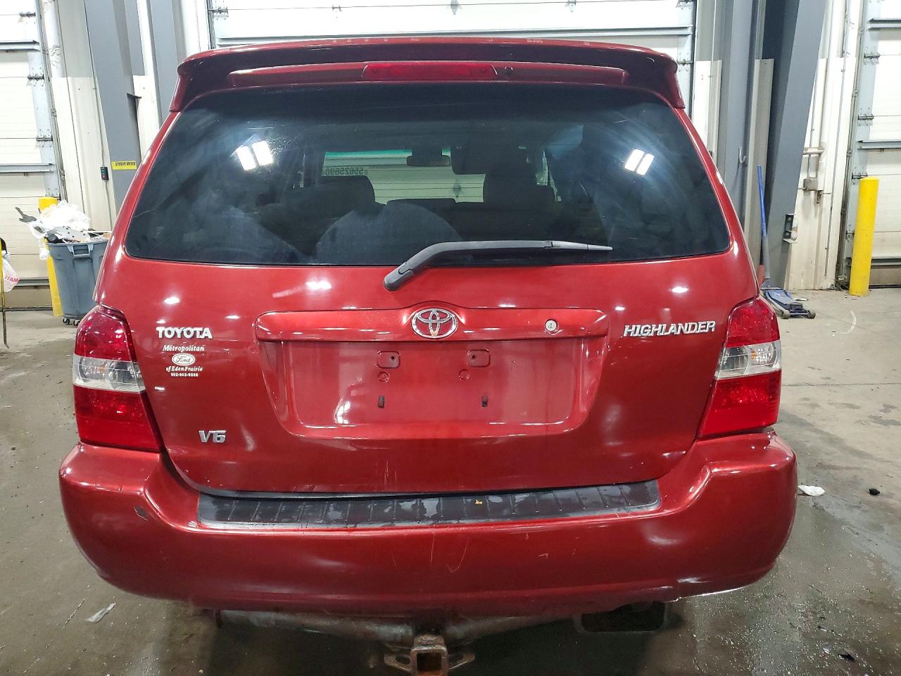 2007 Toyota Highlander Base Red vin: JTEDP21A370140310