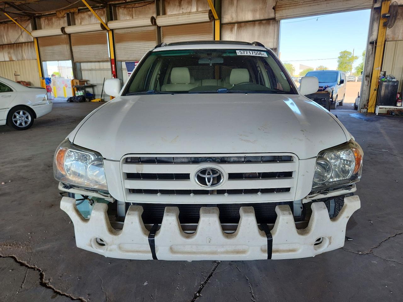 2005 Toyota Highlander Limited White vin: JTEDP21A450047258
