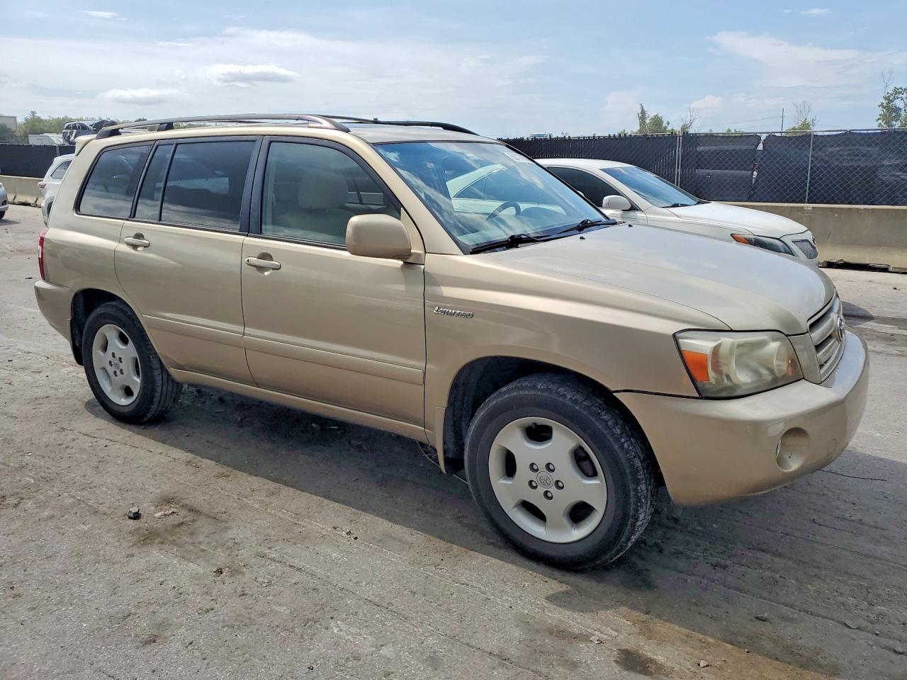 2005 Toyota Highlander Beige vin: JTEDP21A450051939
