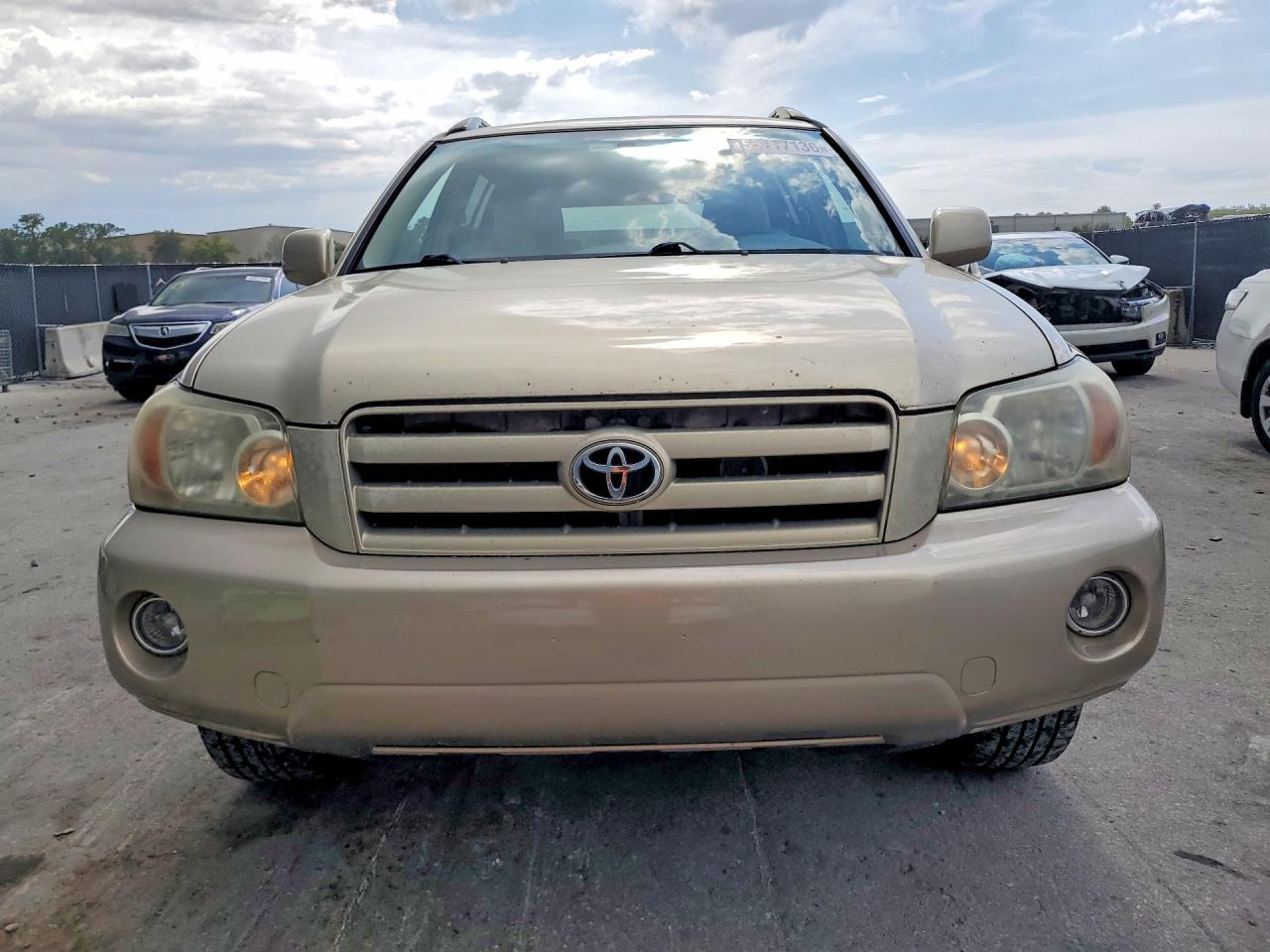 2005 Toyota Highlander Beige vin: JTEDP21A450051939