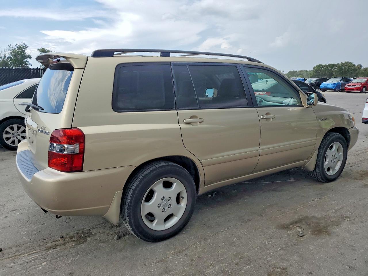 2005 Toyota Highlander Beige vin: JTEDP21A450051939