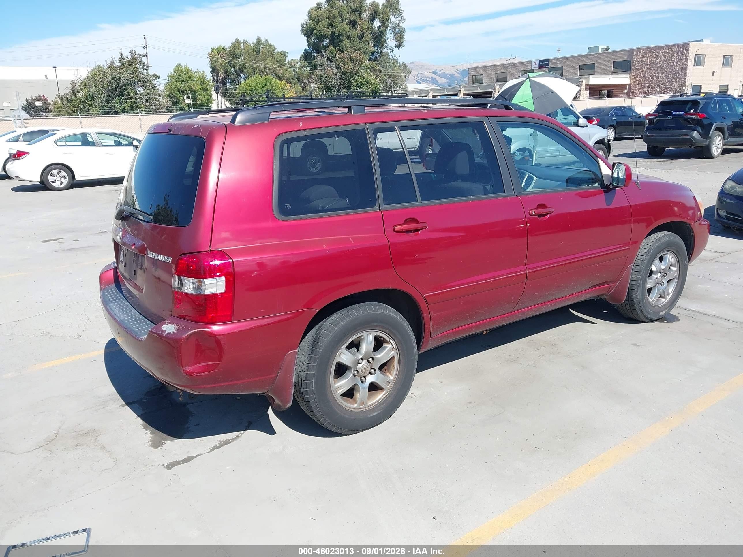 2005 Toyota Highlander V6 Maroon vin: JTEDP21A450085301