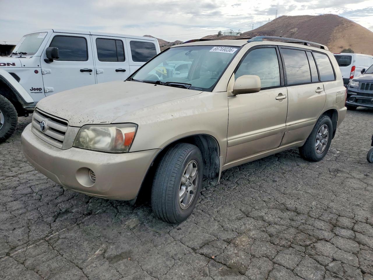 2006 Toyota Highlander Base Tan vin: JTEDP21A460097983