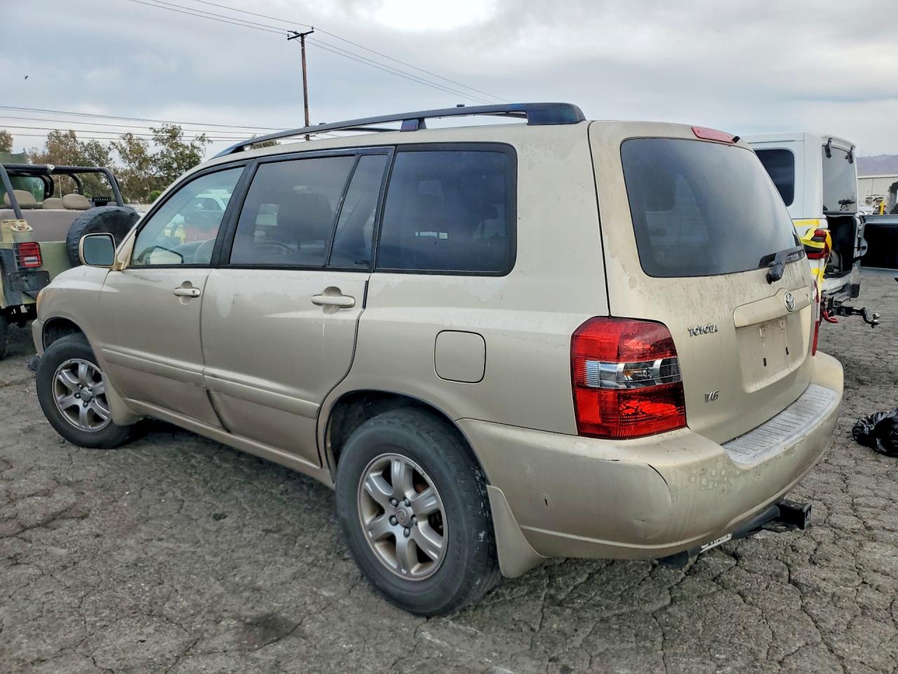 2006 Toyota Highlander Base Tan vin: JTEDP21A460097983