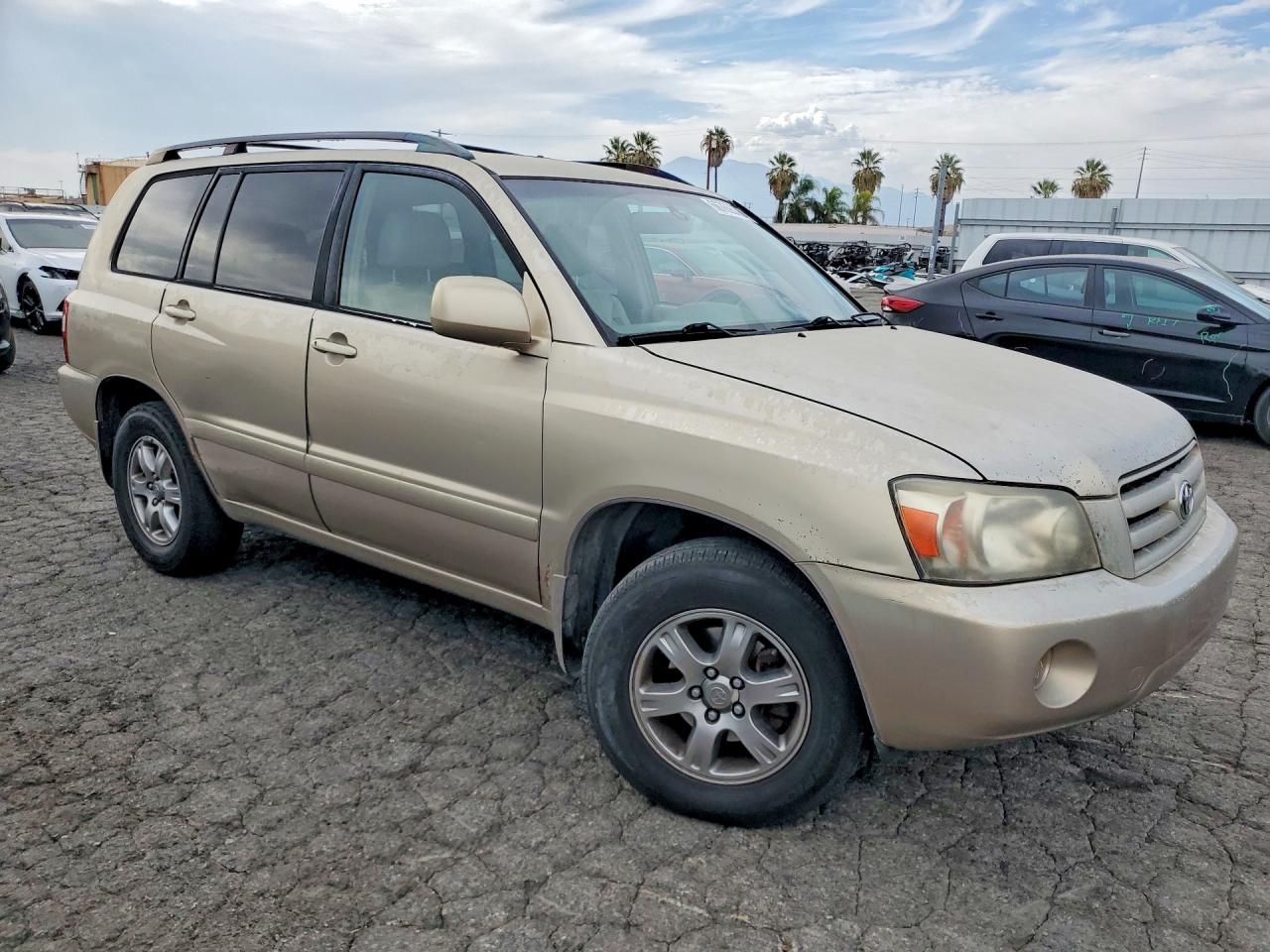 2006 Toyota Highlander Base Tan vin: JTEDP21A460097983