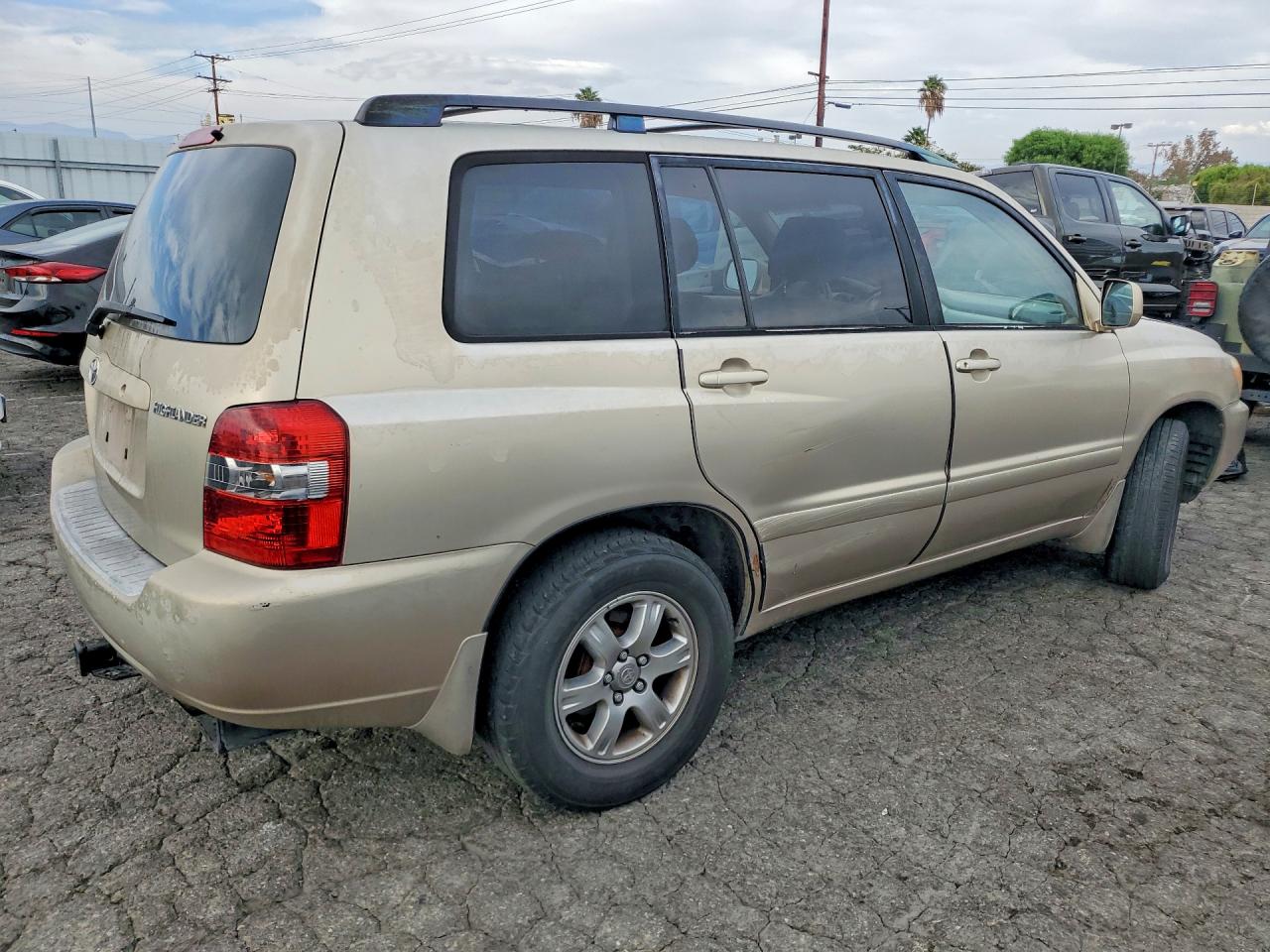 2006 Toyota Highlander Base Tan vin: JTEDP21A460097983