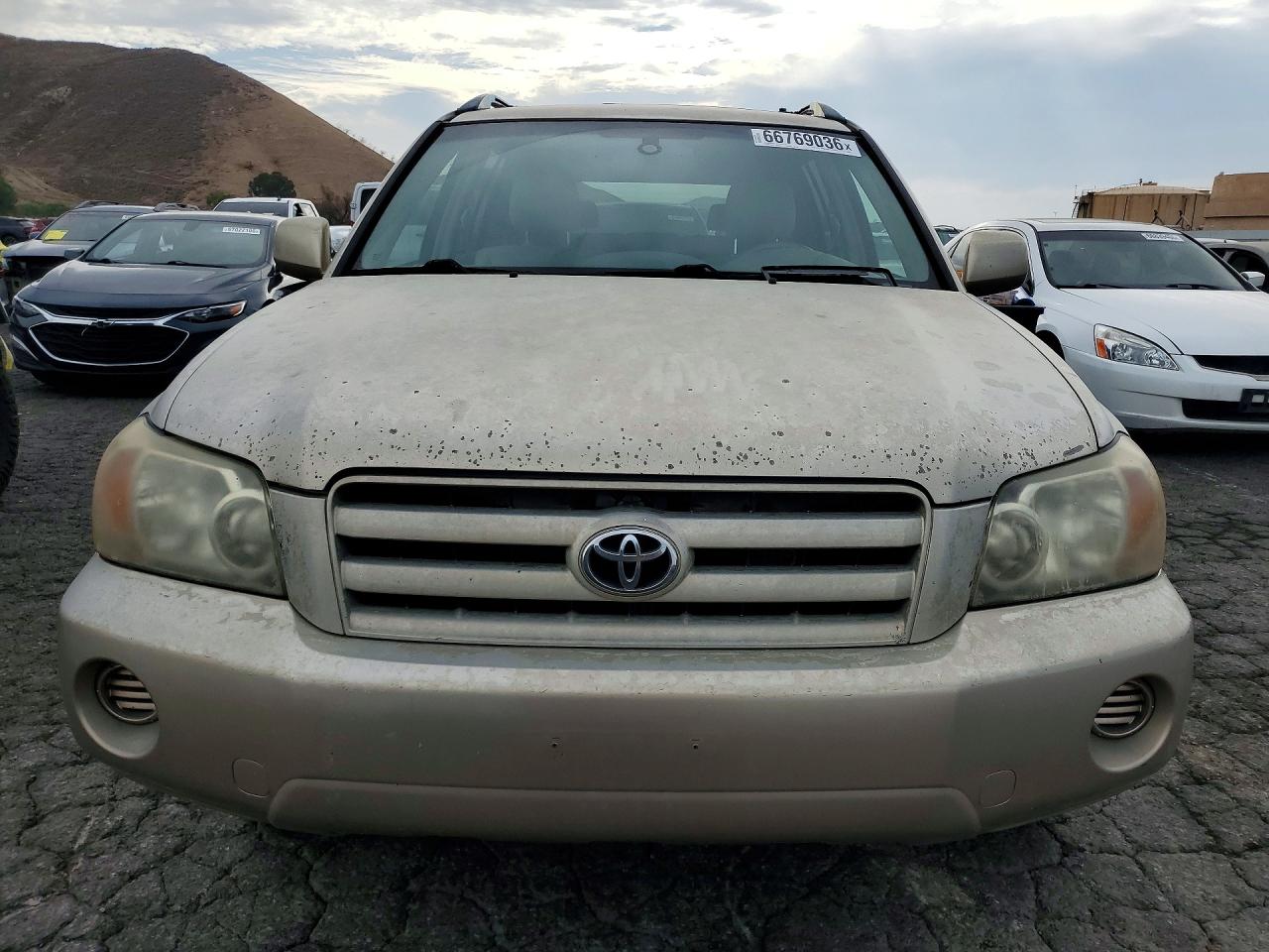 2006 Toyota Highlander Base Tan vin: JTEDP21A460097983