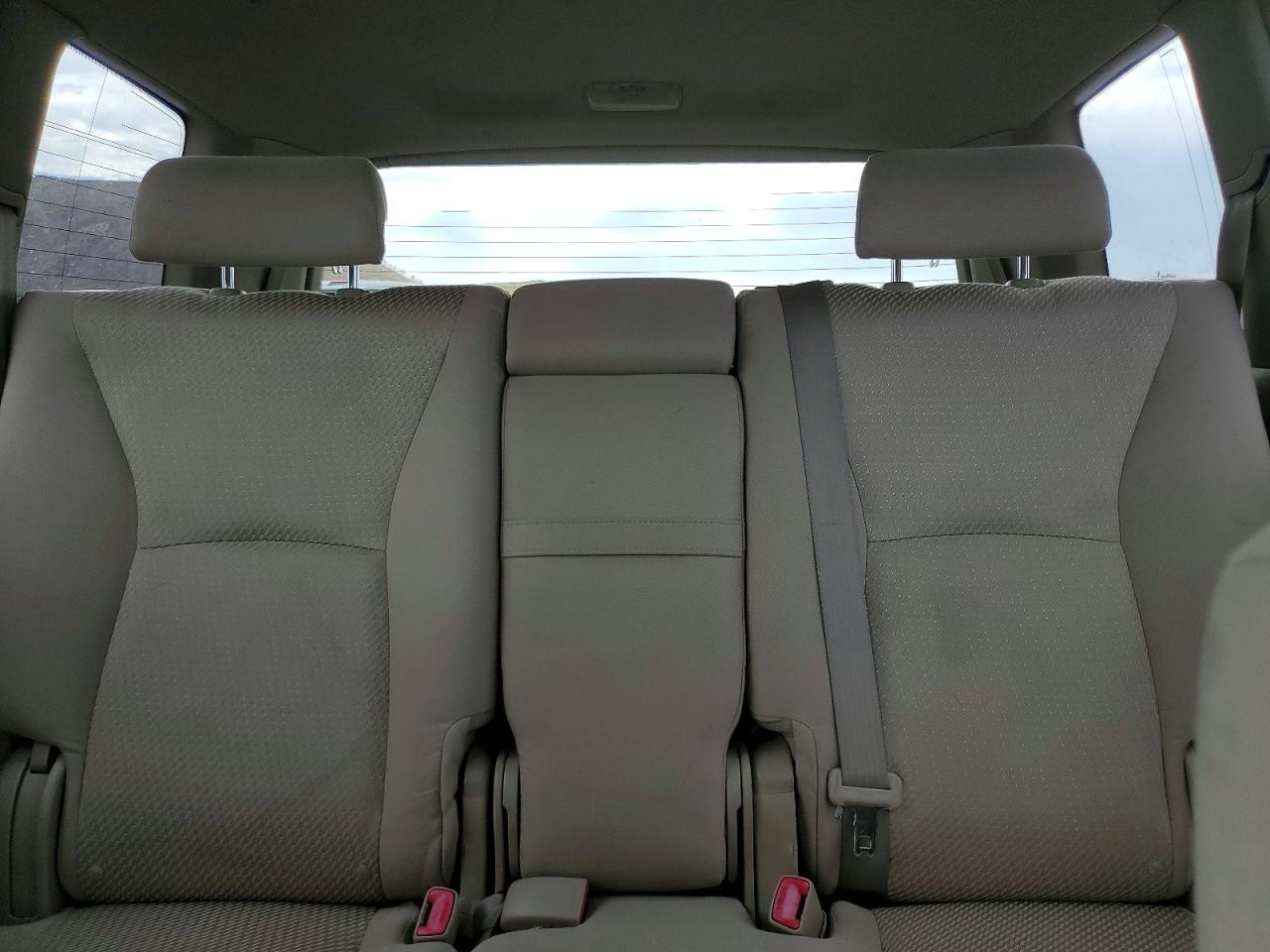 2006 Toyota Highlander Base Tan vin: JTEDP21A460097983