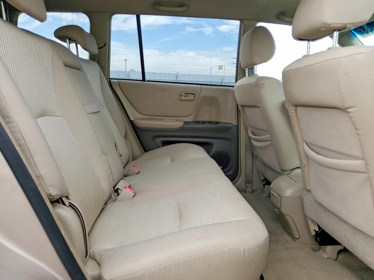 2006 Toyota Highlander Base Tan vin: JTEDP21A460097983