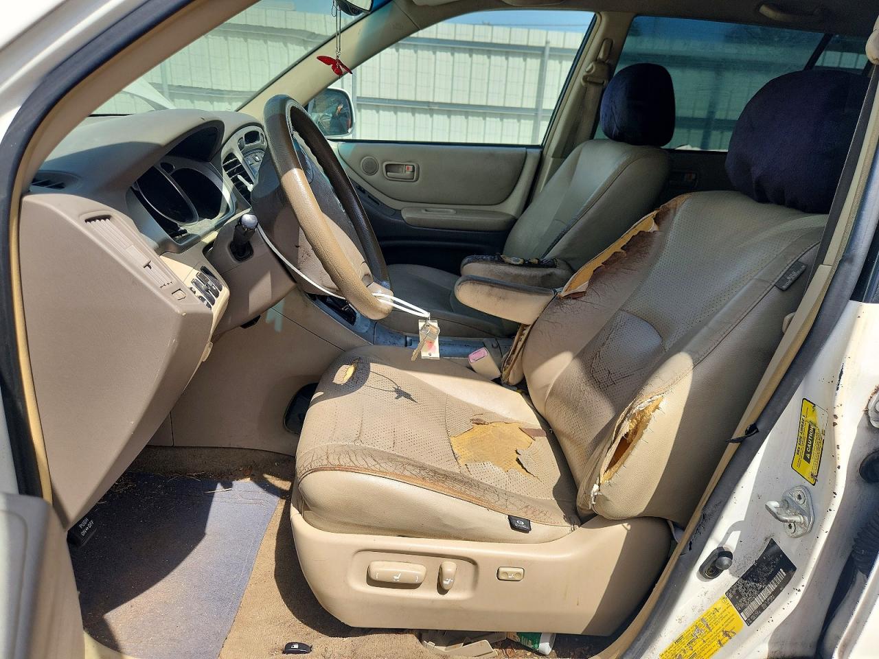 2006 Toyota Highlander Base White vin: JTEDP21A460107511